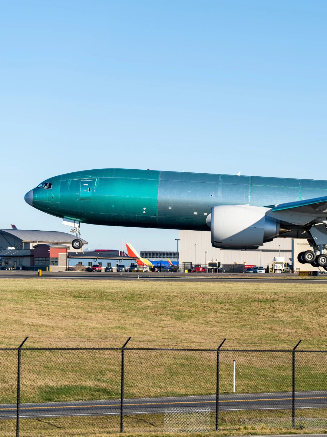 涂装都还没上的南航777货机✈️B-226D