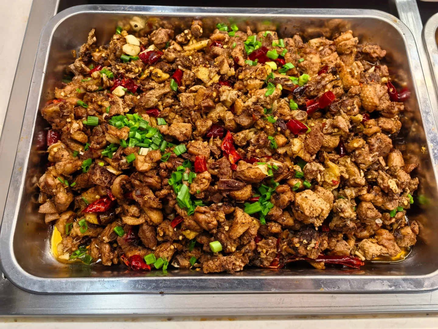 快来工厂饭堂干饭！！！