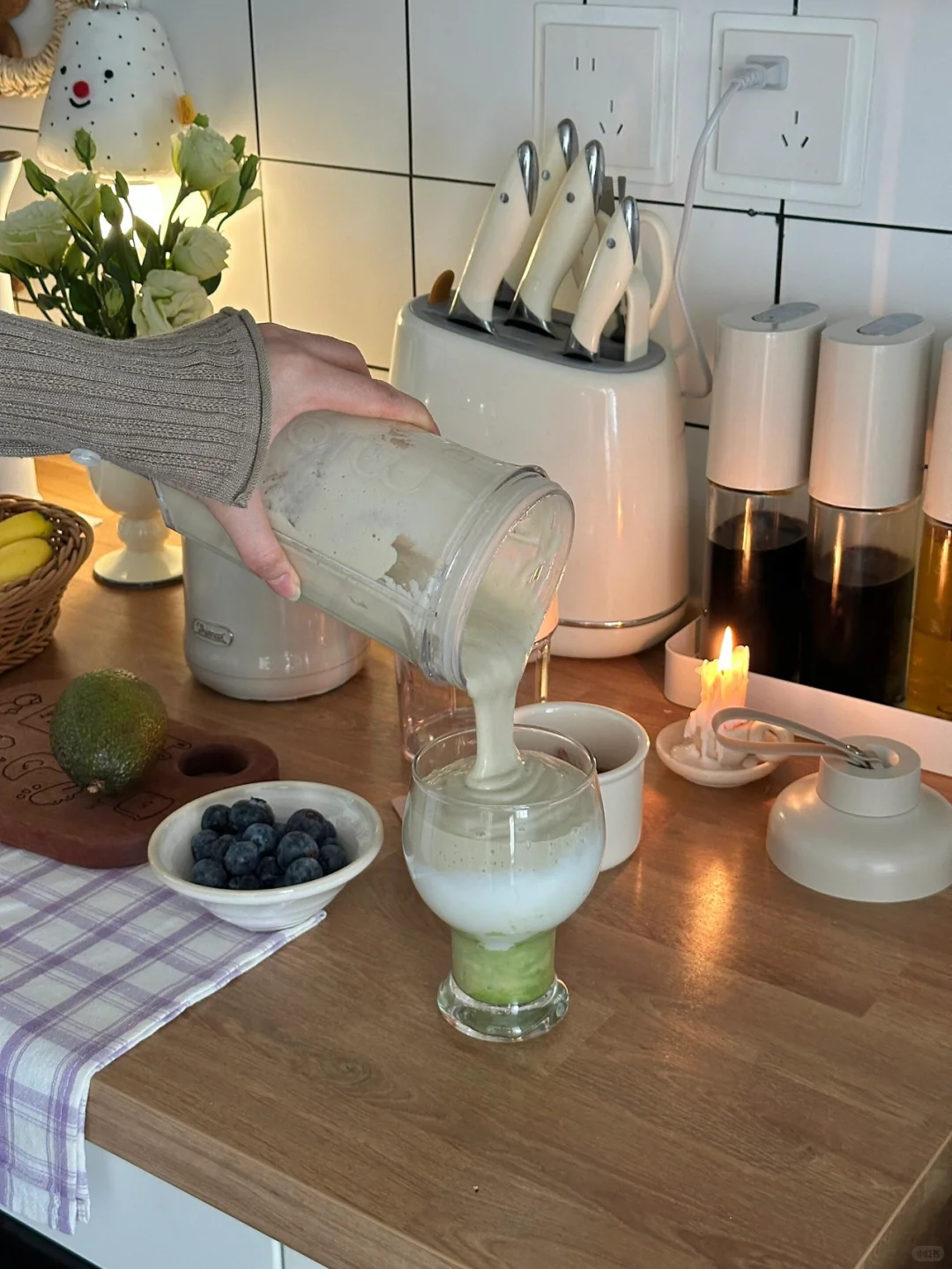 把绿意和温柔都榨进杯子里