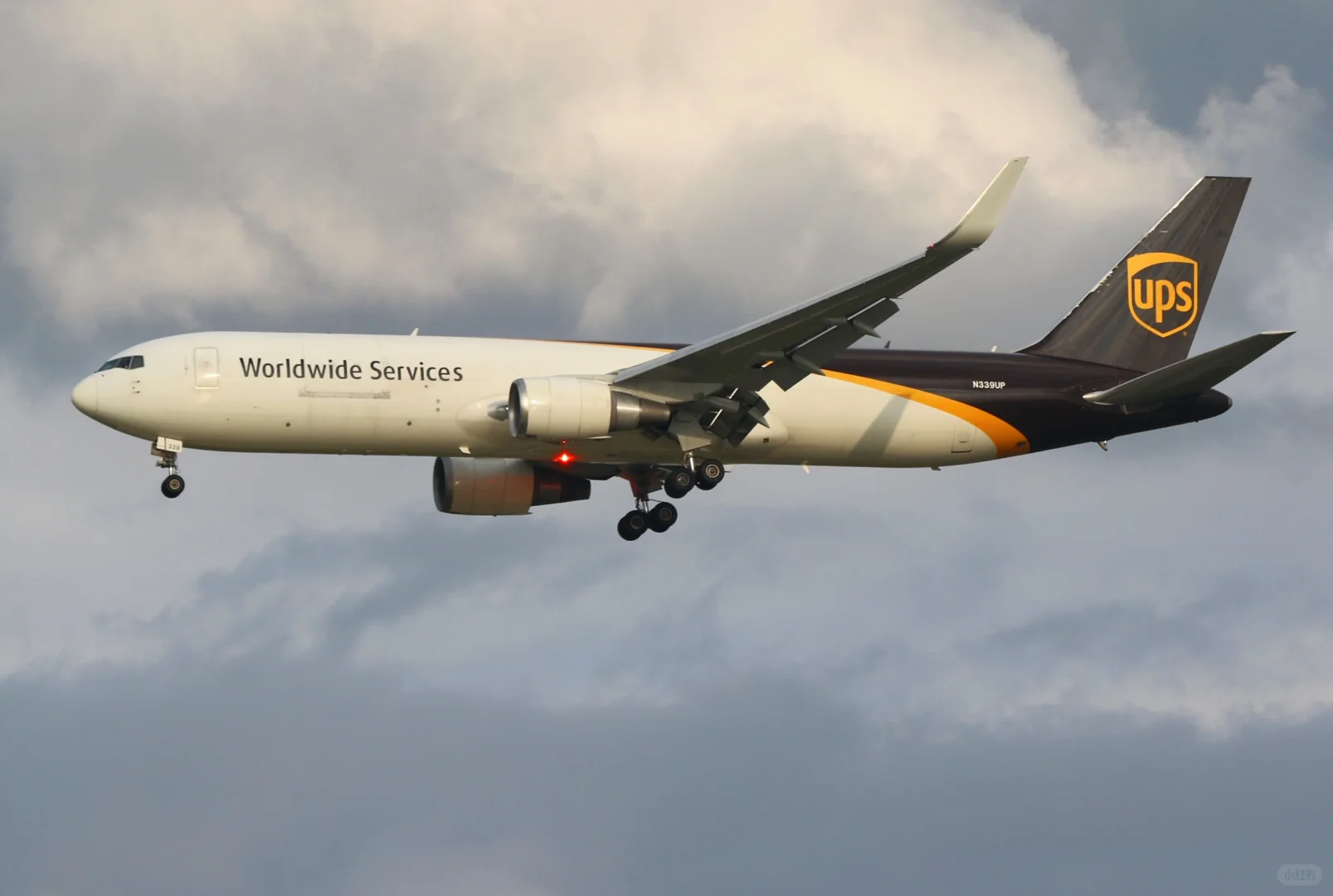 浦东解锁联合快递763货机