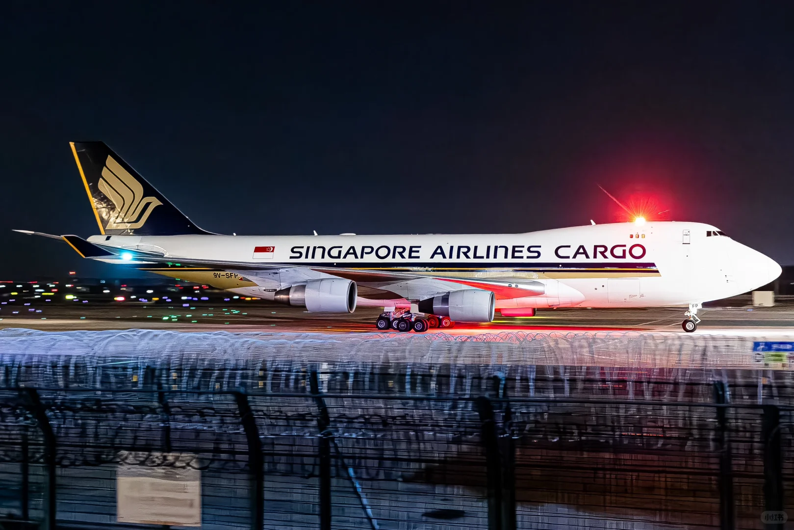 深夜到访货场的巨物们