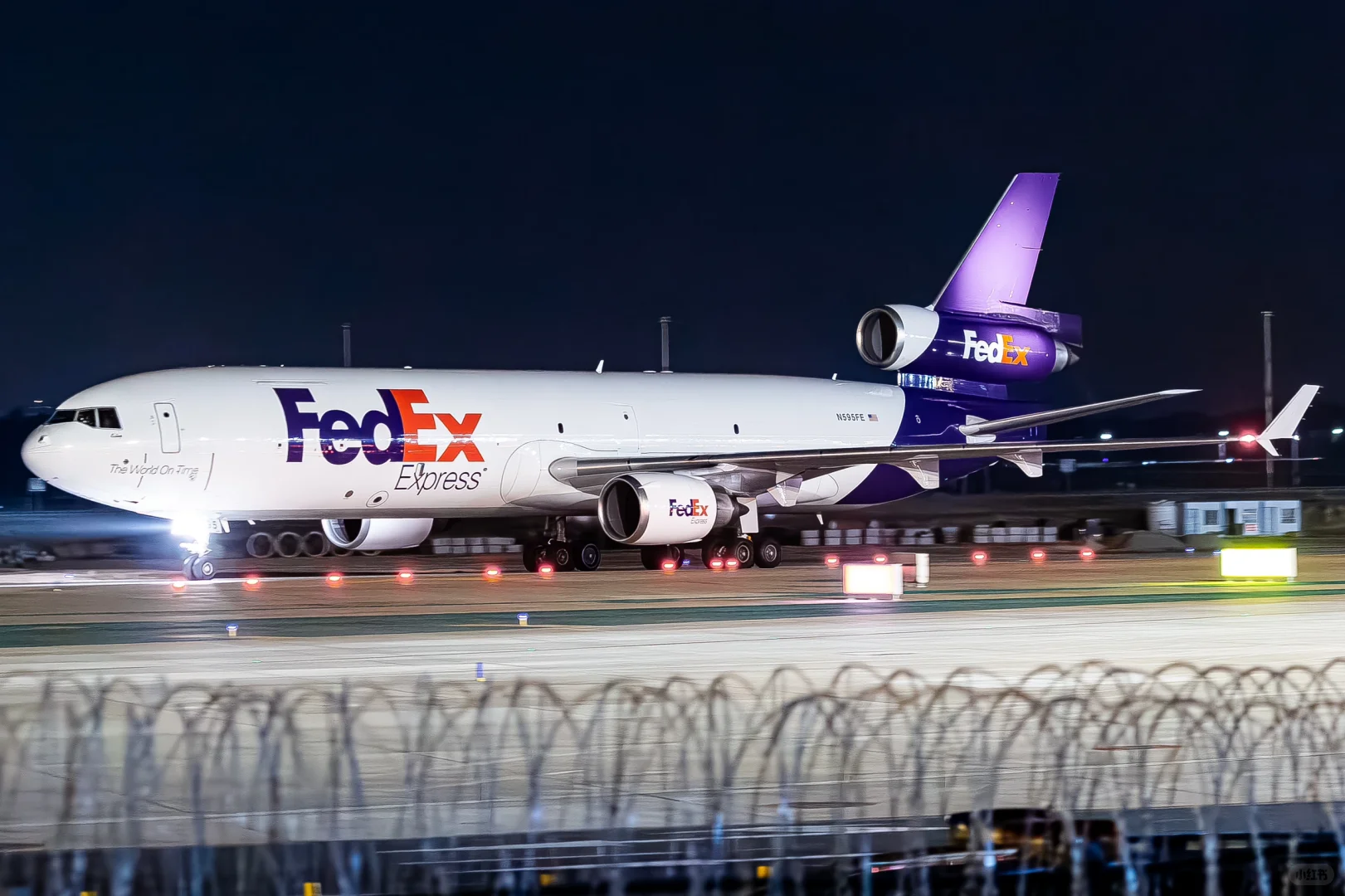 深夜到访货场的巨物们