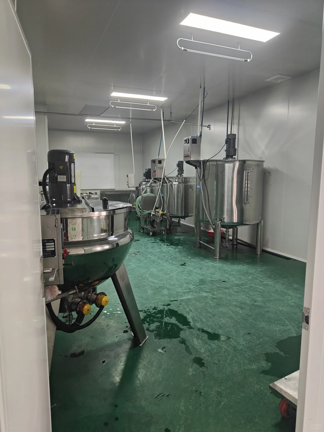 食品加工厂，使用1年，1350平，直接办证