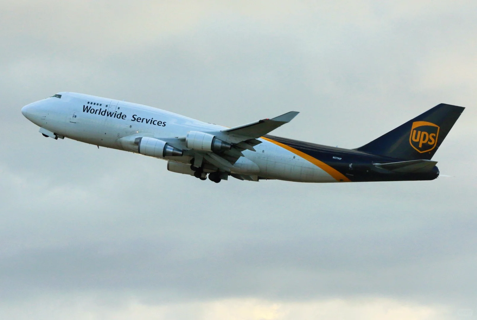 浦东解锁联合快递763货机