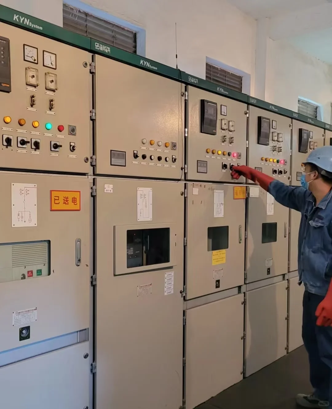 承接低压配电柜，变频柜，plc控制柜等