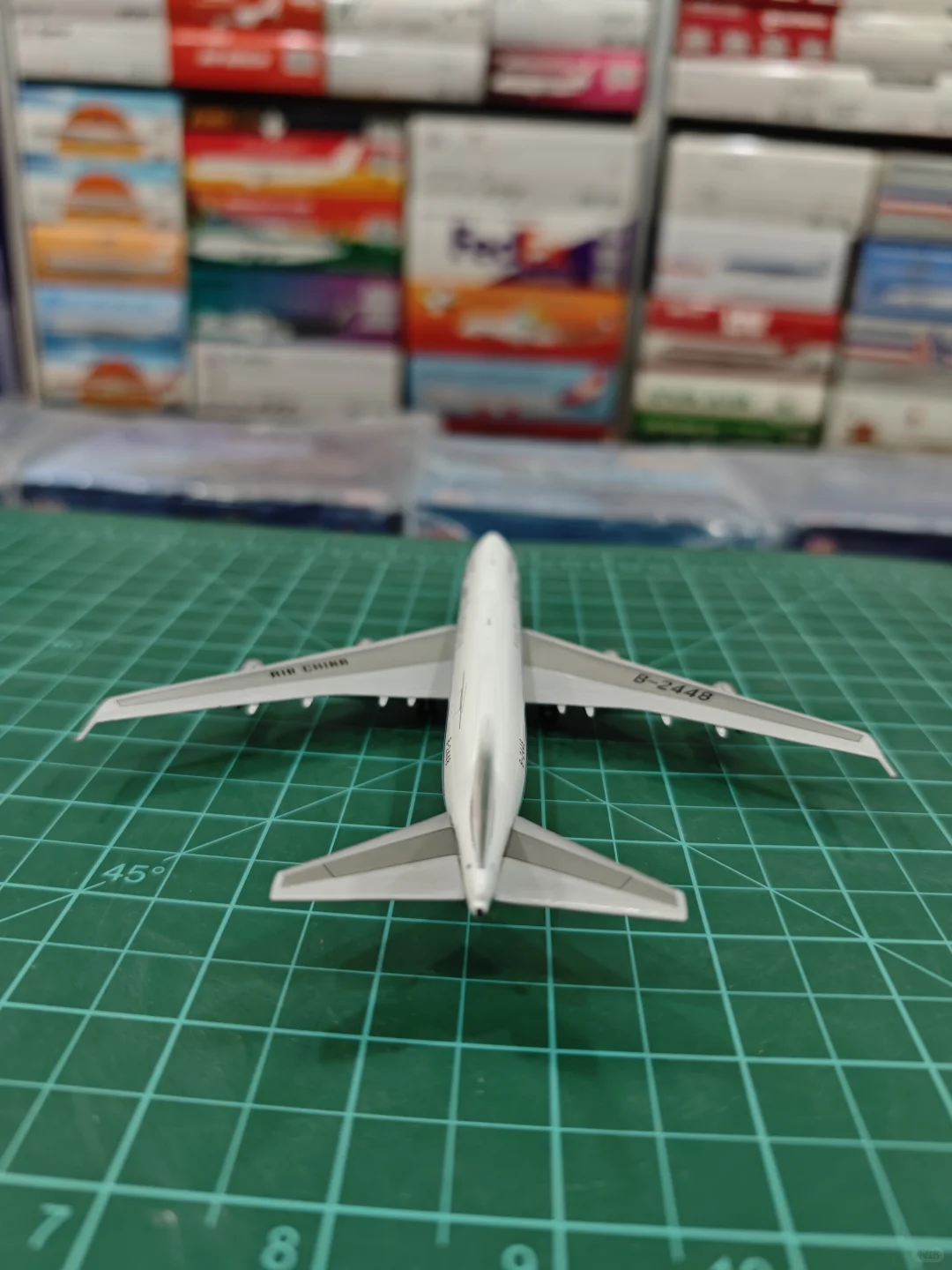 JC1/400新品B-2448国航747-200货机到货′