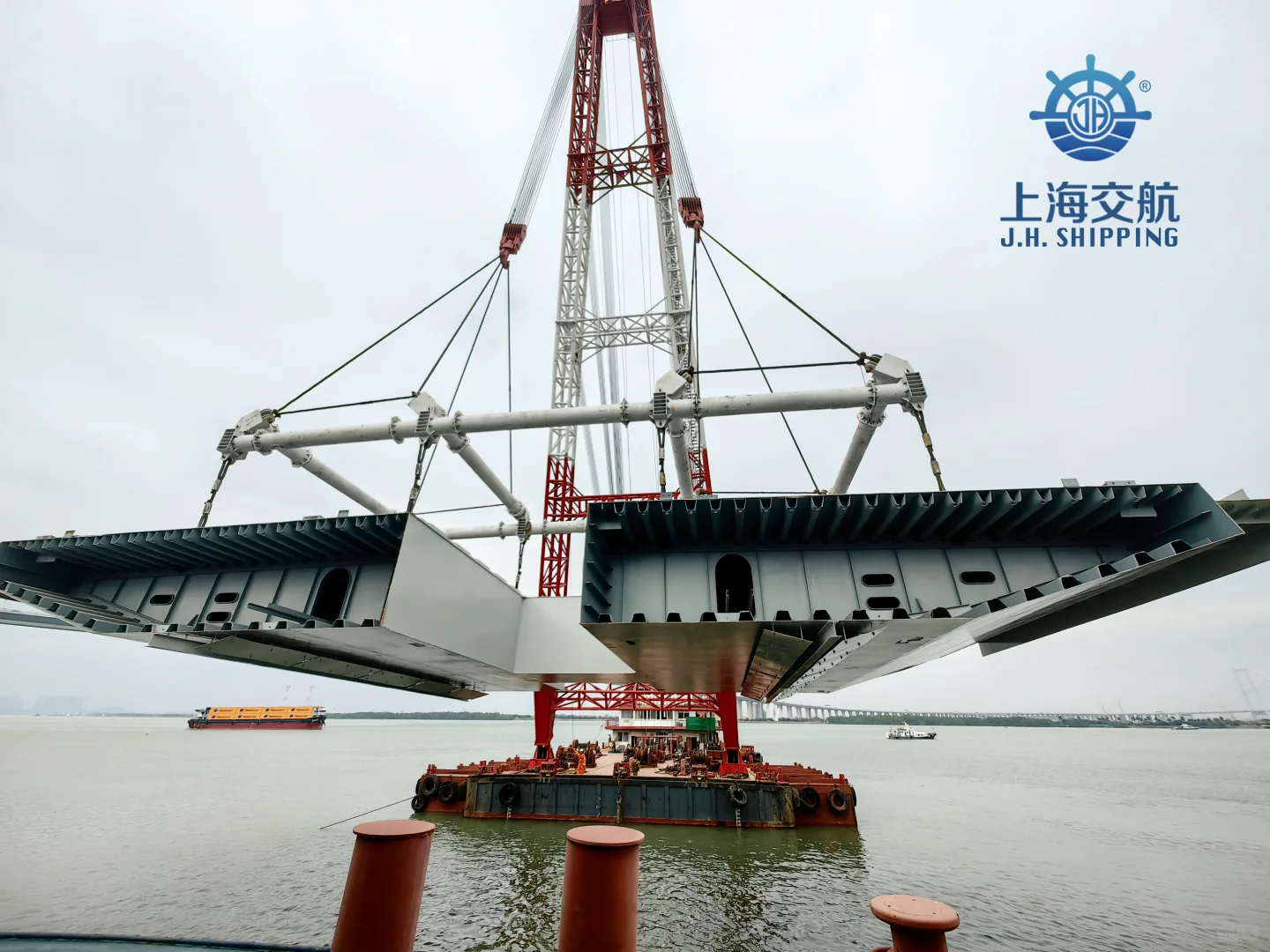 大桥钢箱梁分段船运输｜桥梁分段甲板船运输