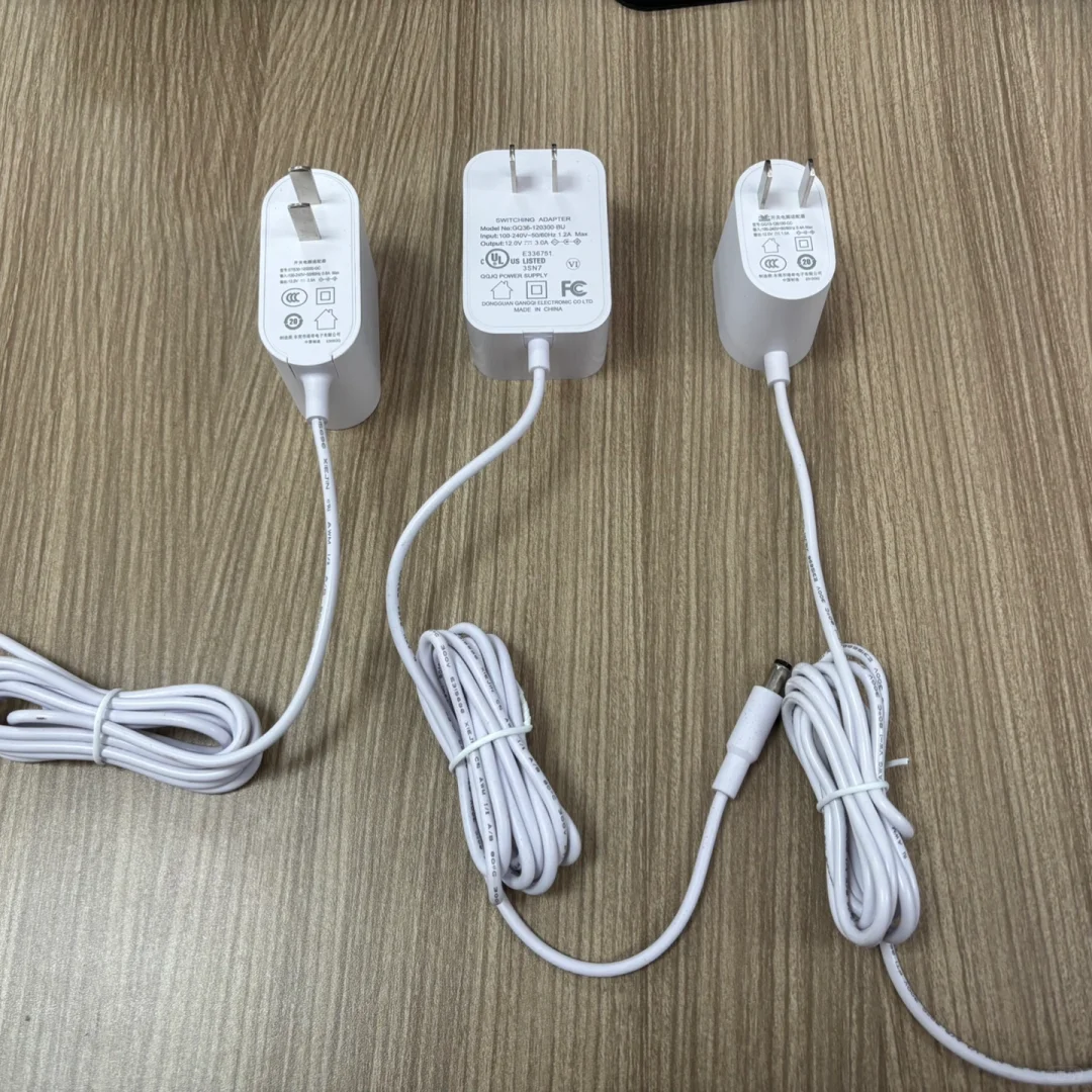 这么小巧外观好看的电源适配器是谁在做！