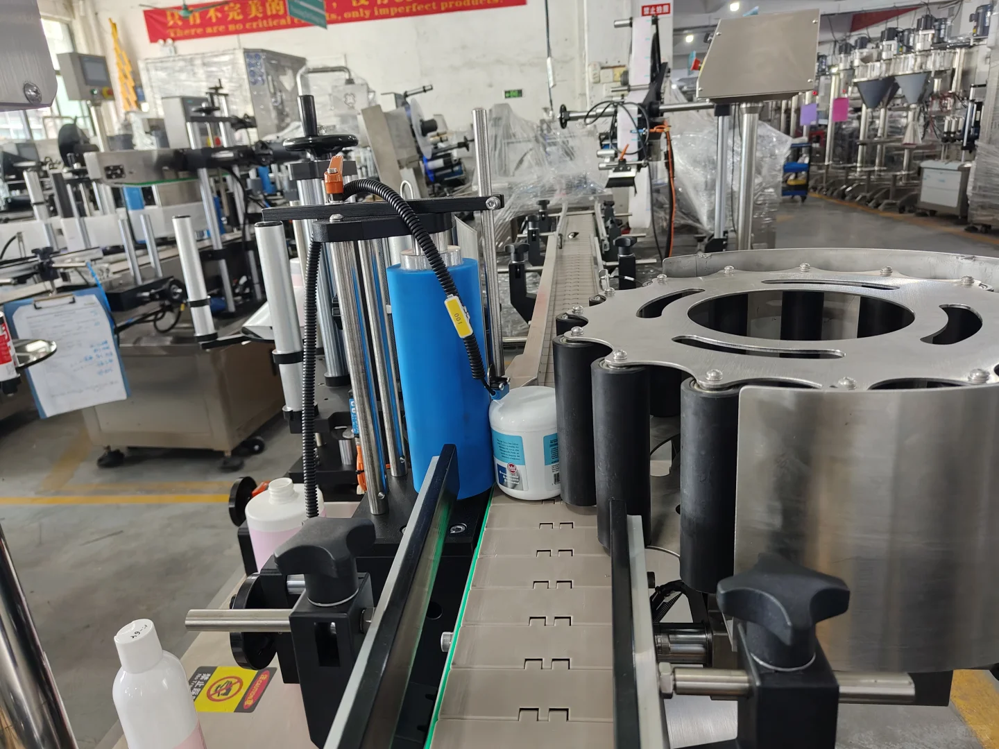 自动贴标机 vs 手工贴标:效率与成本的较量