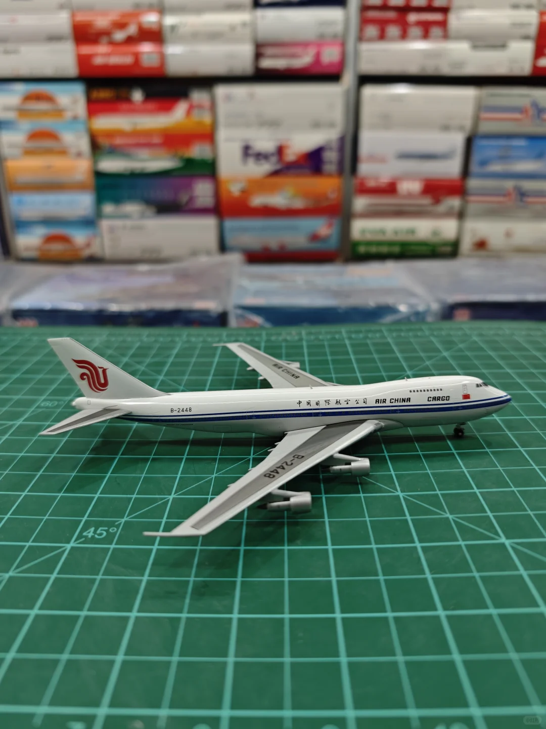 JC1/400新品B-2448国航747-200货机到货′