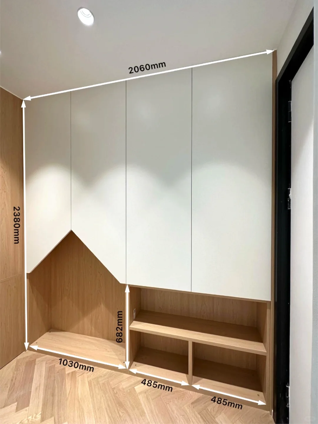 小户型|能看到的地方都做柜子！实用又显大