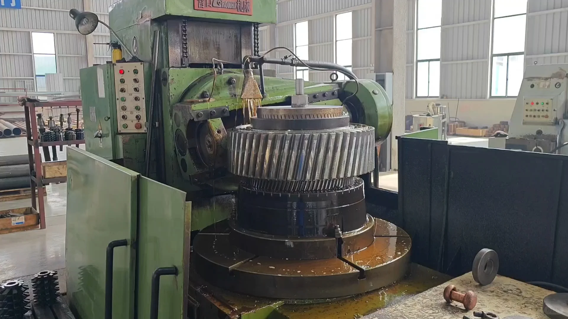 厂二代车间日常巡视中