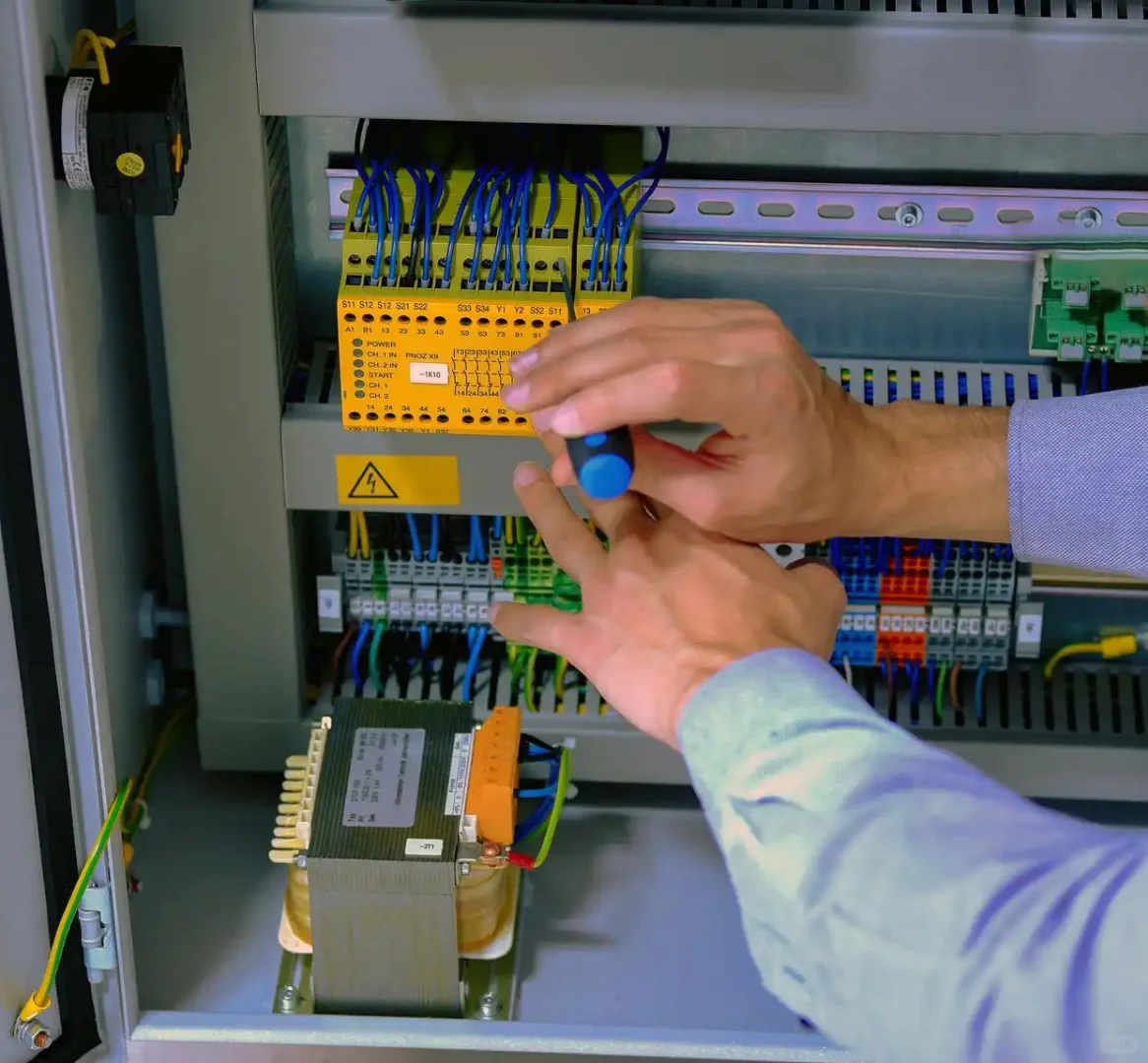 PLC电气自动化入门与外围设备指南