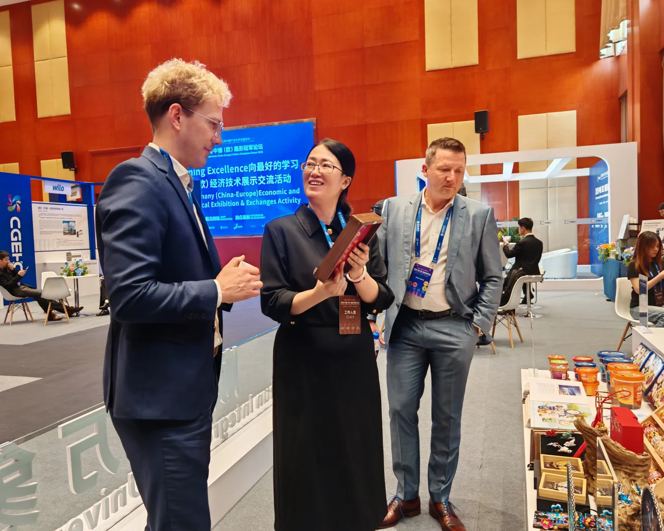 【绣启未来·文化共融】