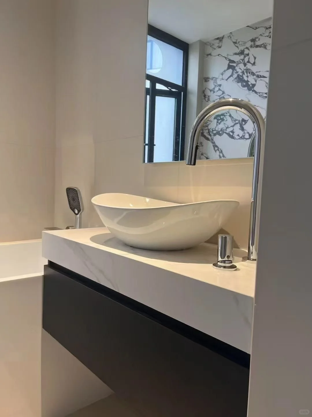 不只是台盆 更是卫浴里的艺术品。