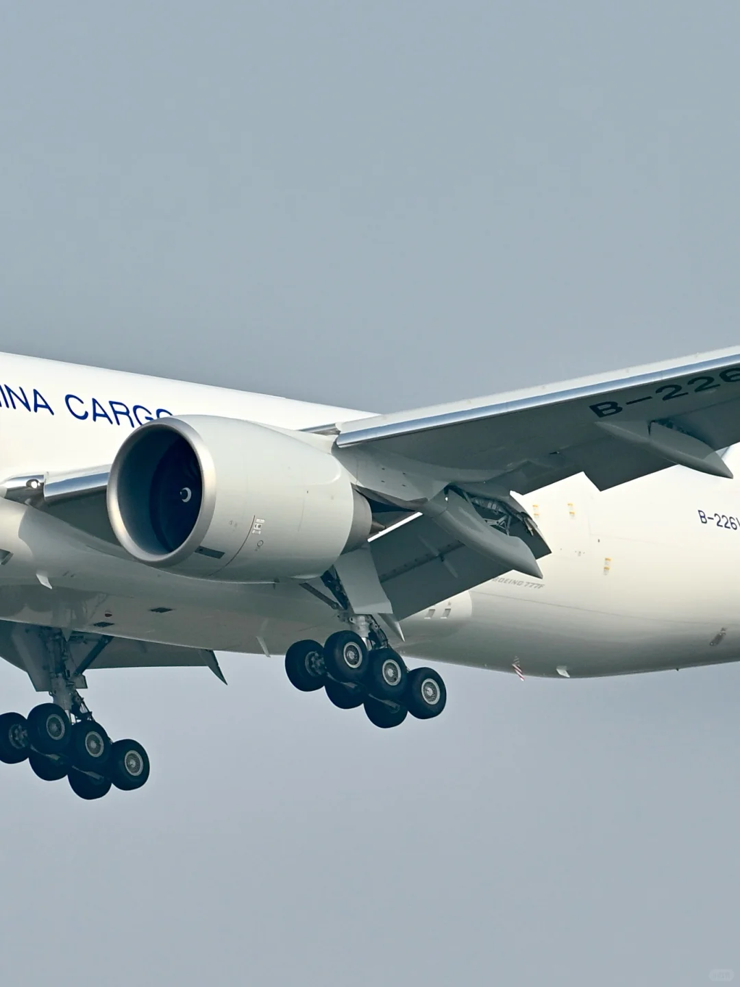 中货航最新接收一架77L落地PVG