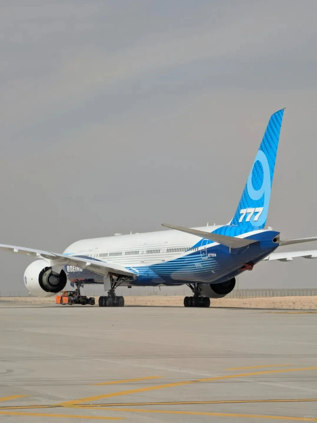 迪拜航展曝 777-9 驾驶舱 777-10 研可行性