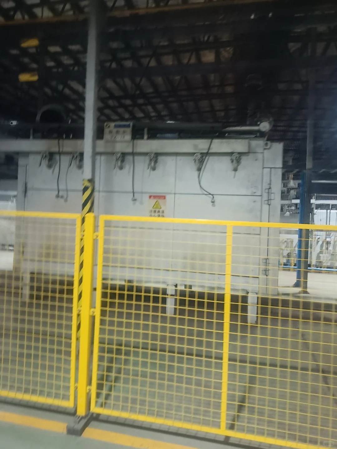 家住工厂里散步到车间