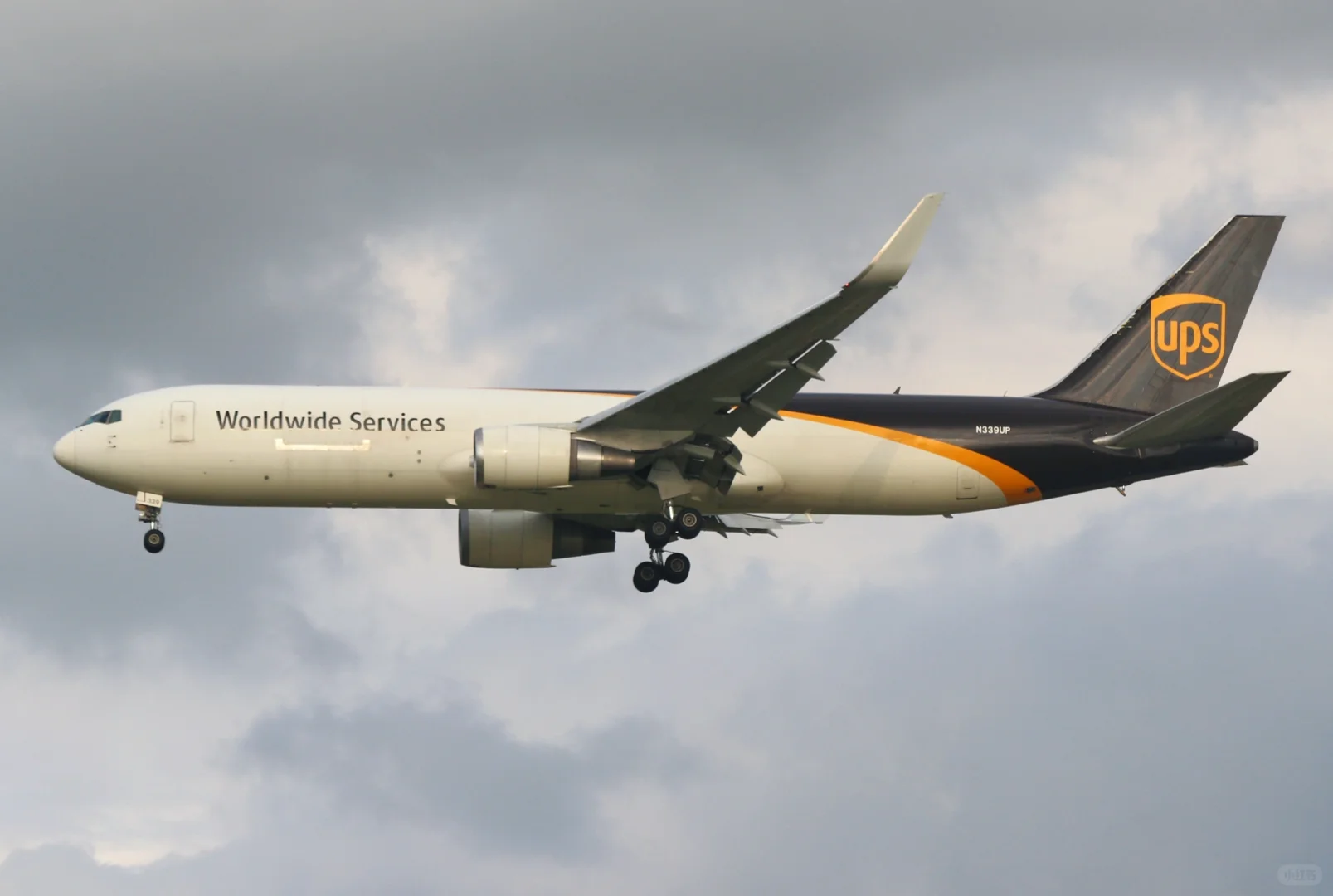 浦东解锁联合快递763货机