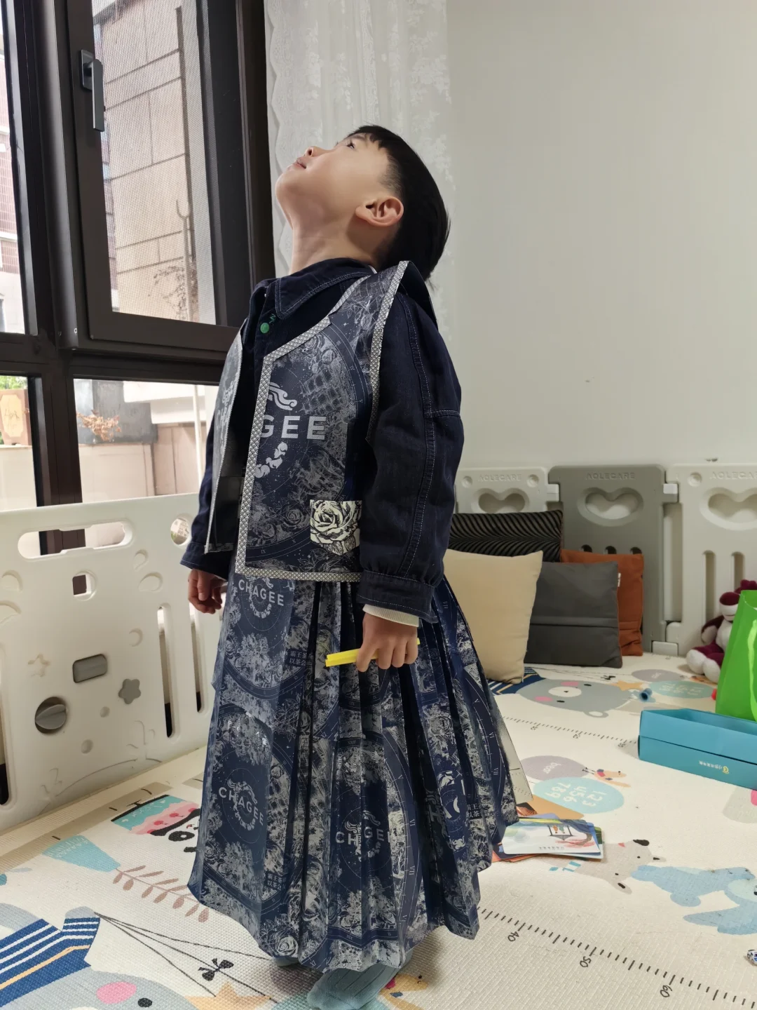 耗时三小时 幼儿园环保服装秀
