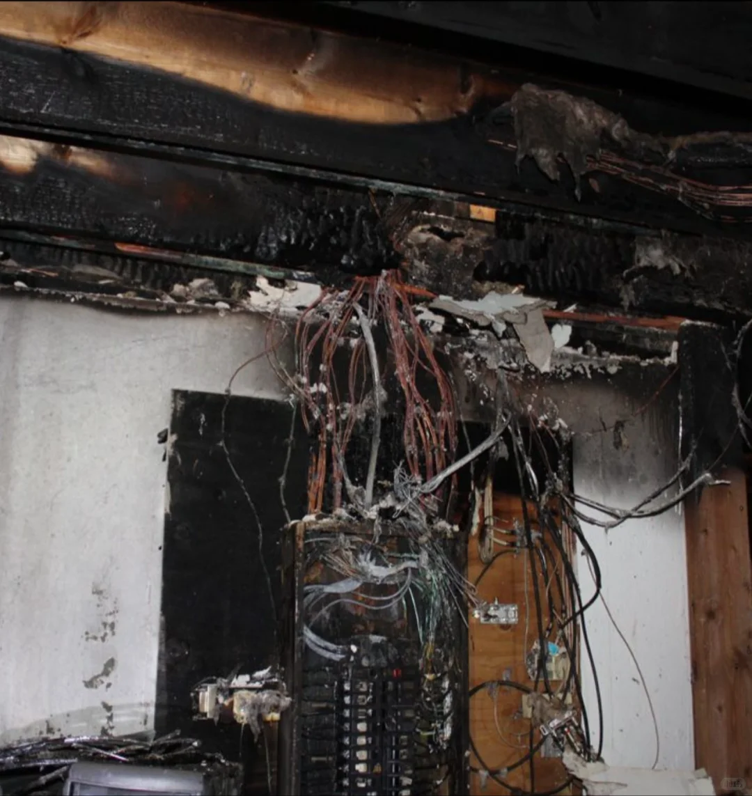 电箱严重超载，极易引发严重灾难，