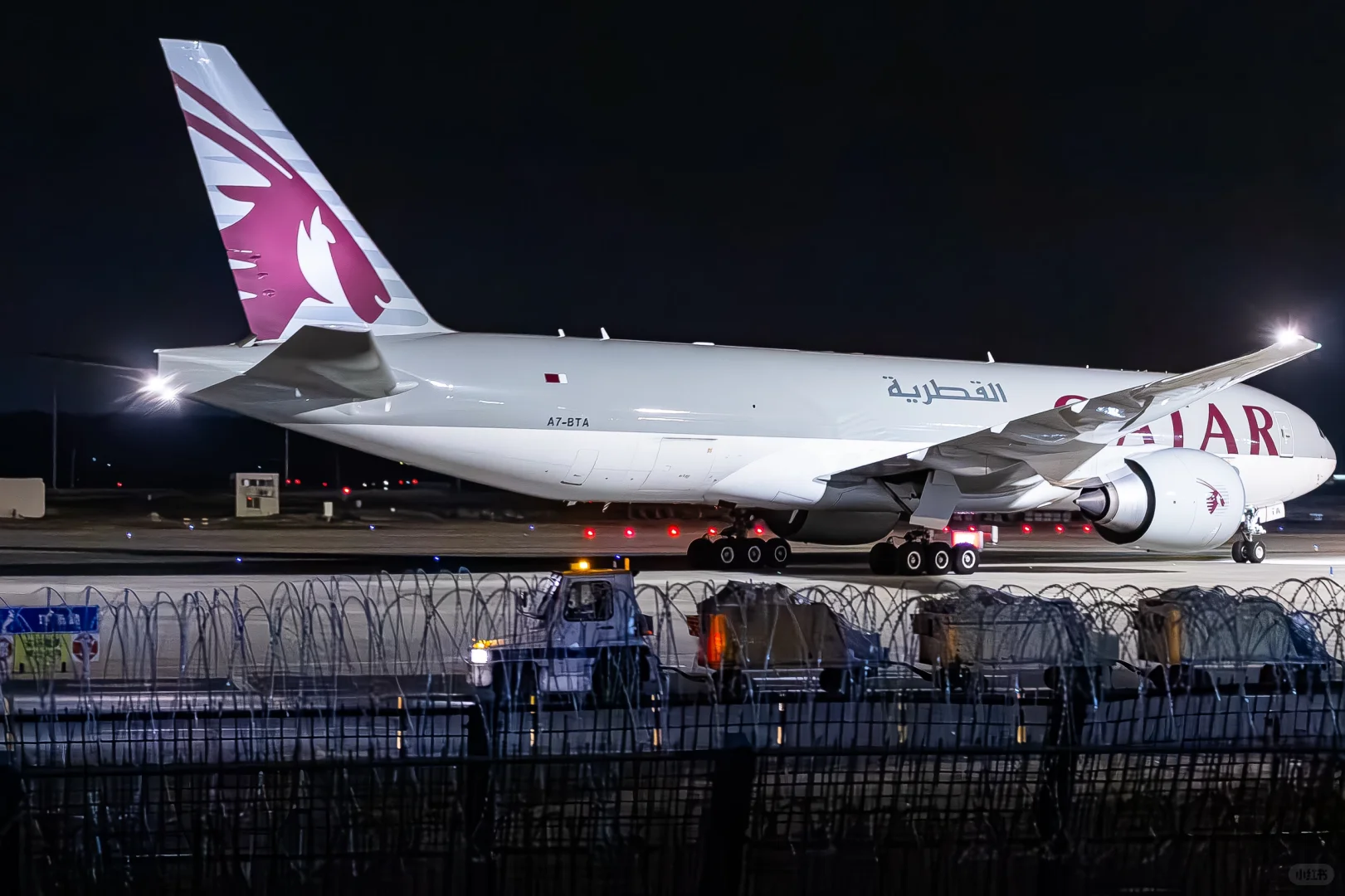 深夜到访货场的巨物们