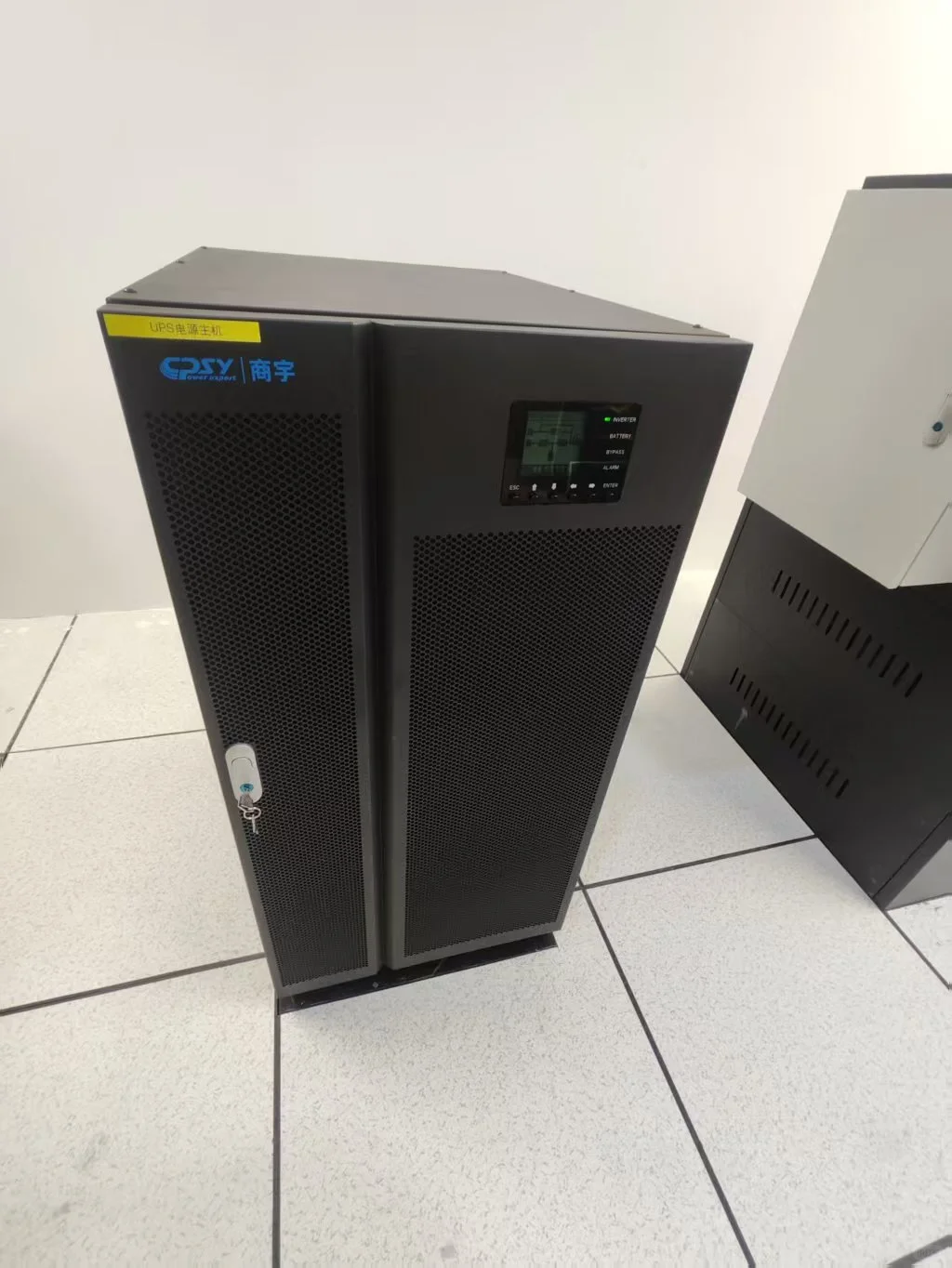 ?【机房必备神器！UPS不间断电源，关键时刻