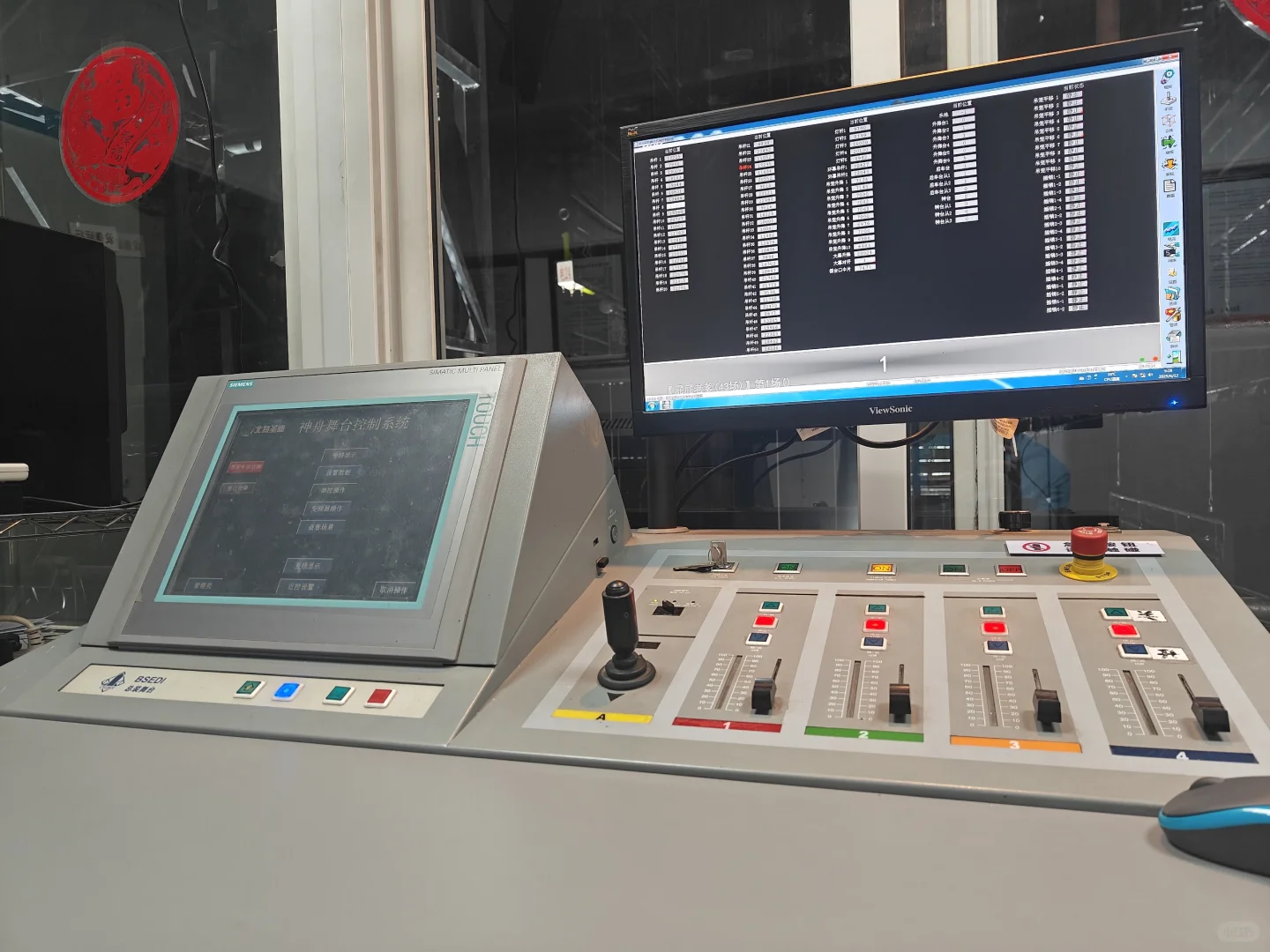 舞台机械控制台（部分），你还见过哪些控制