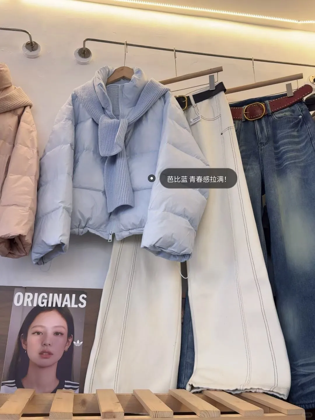 客人说:服装店肯定利润高，所以这么多人开