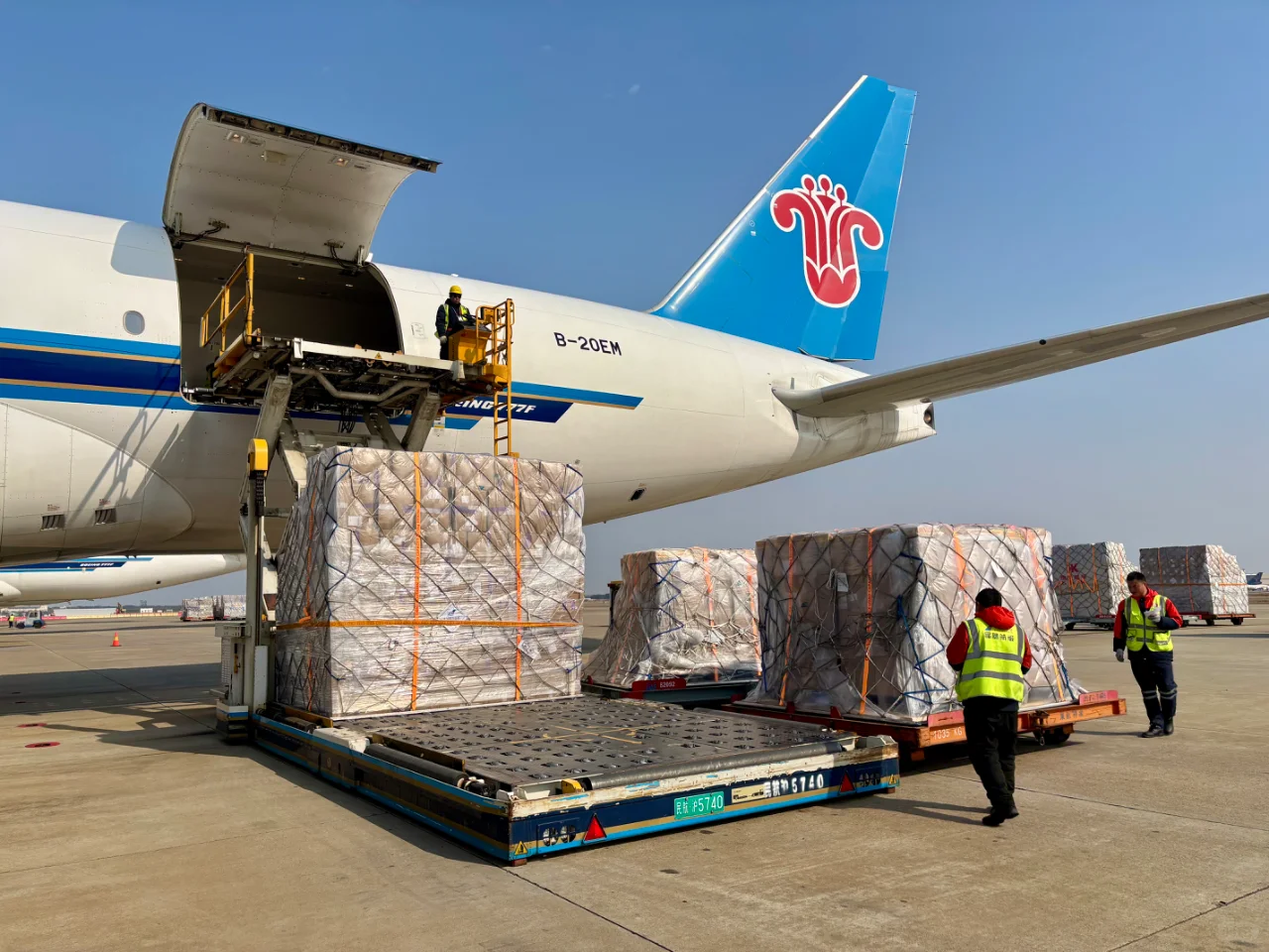 南航上海至墨西哥货机航线首运温控医药货物