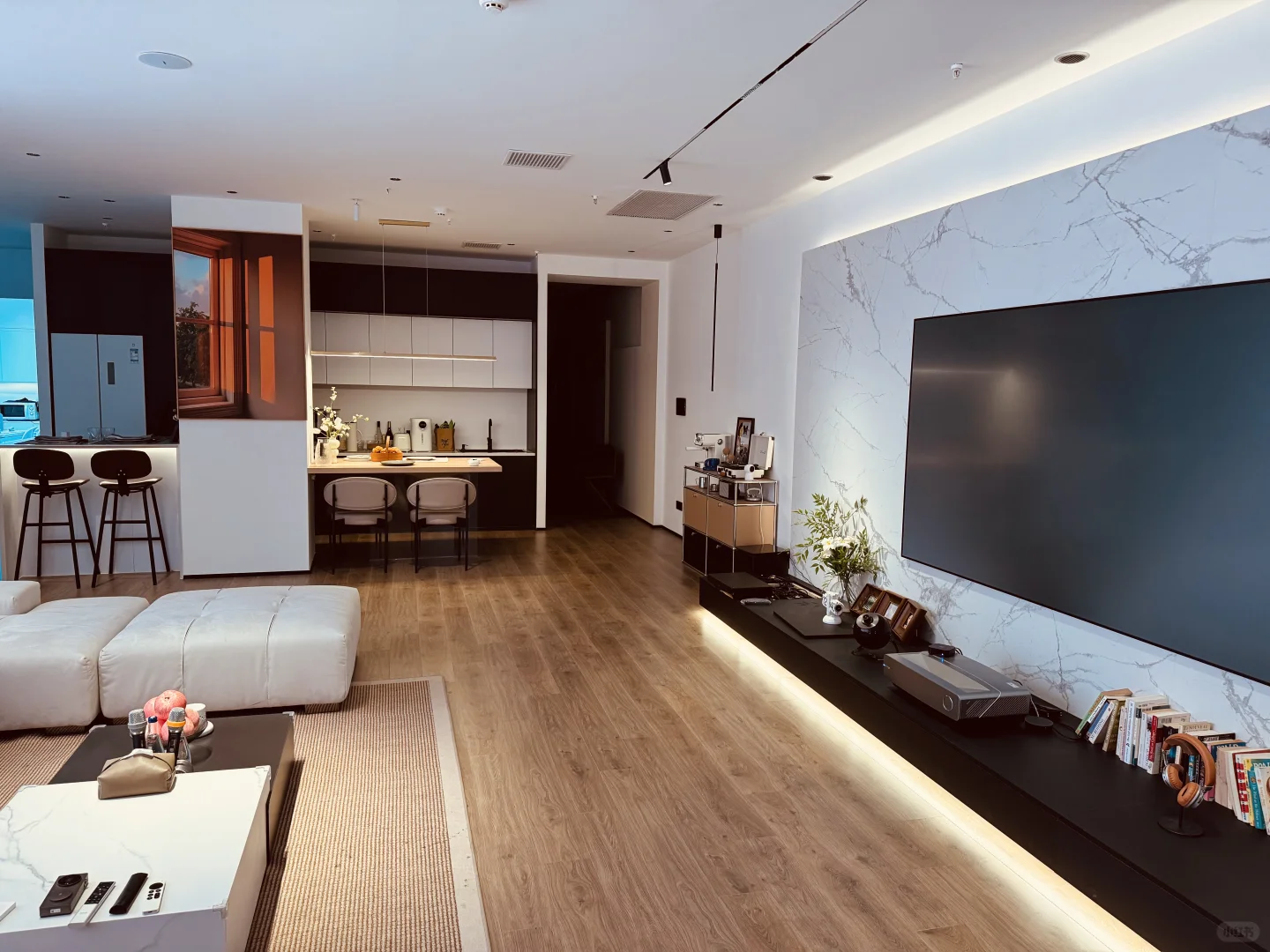 开始实地考察智能家居门店，为4月装修准备