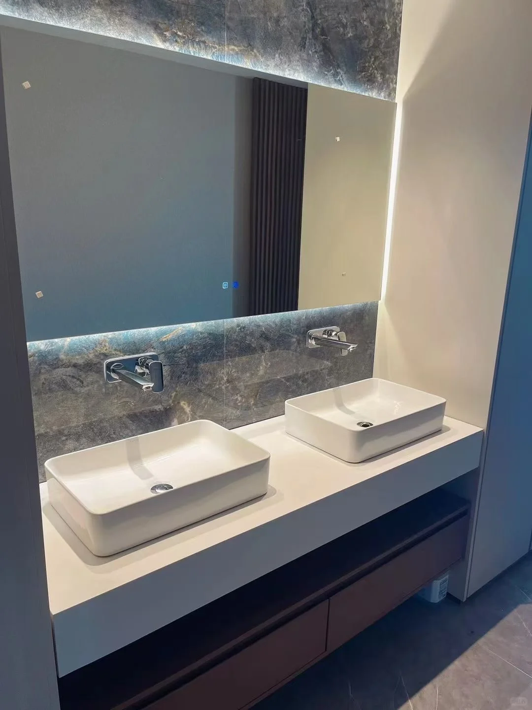 不只是台盆 更是卫浴里的艺术品。