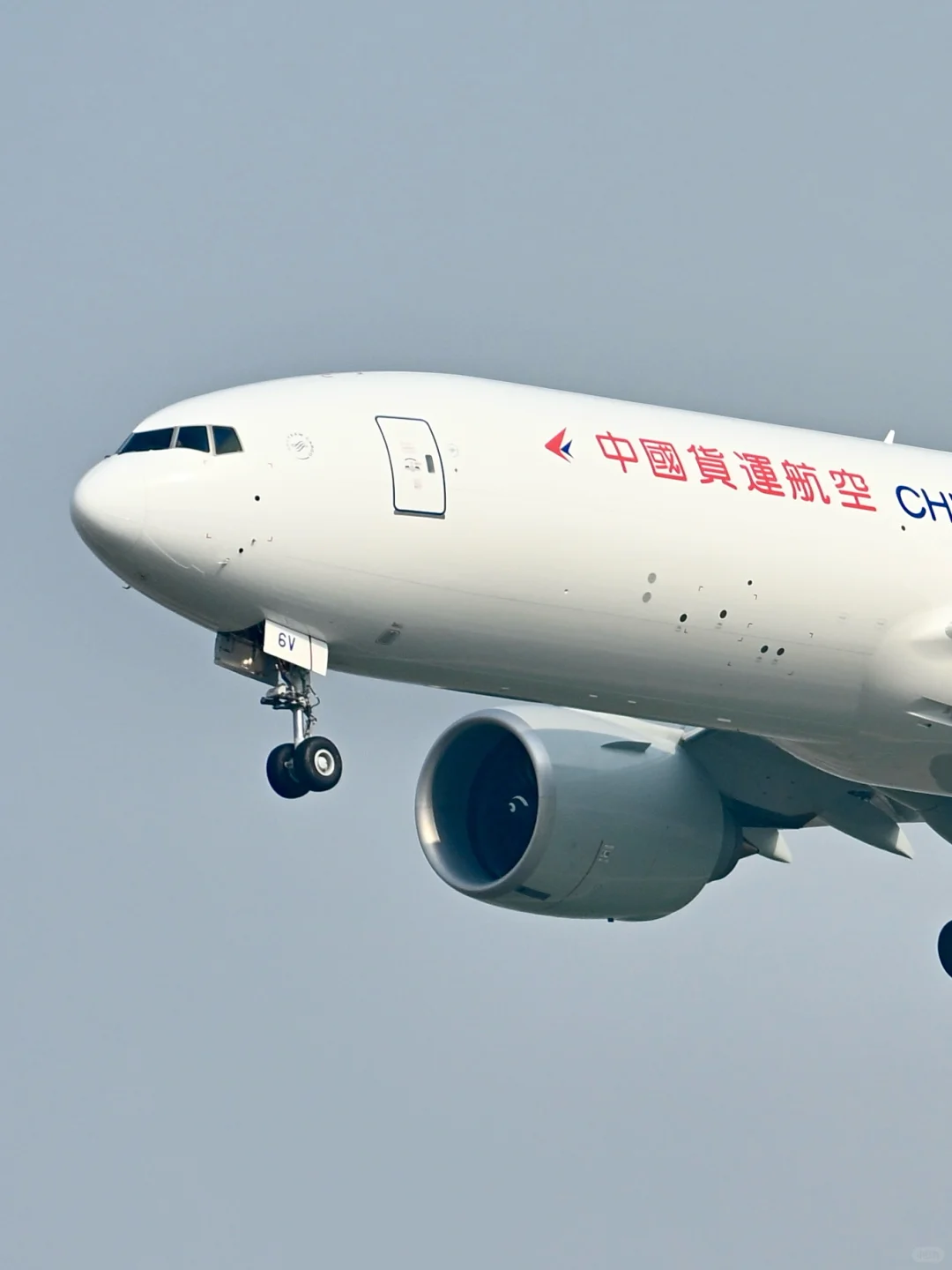 中货航最新接收一架77L落地PVG