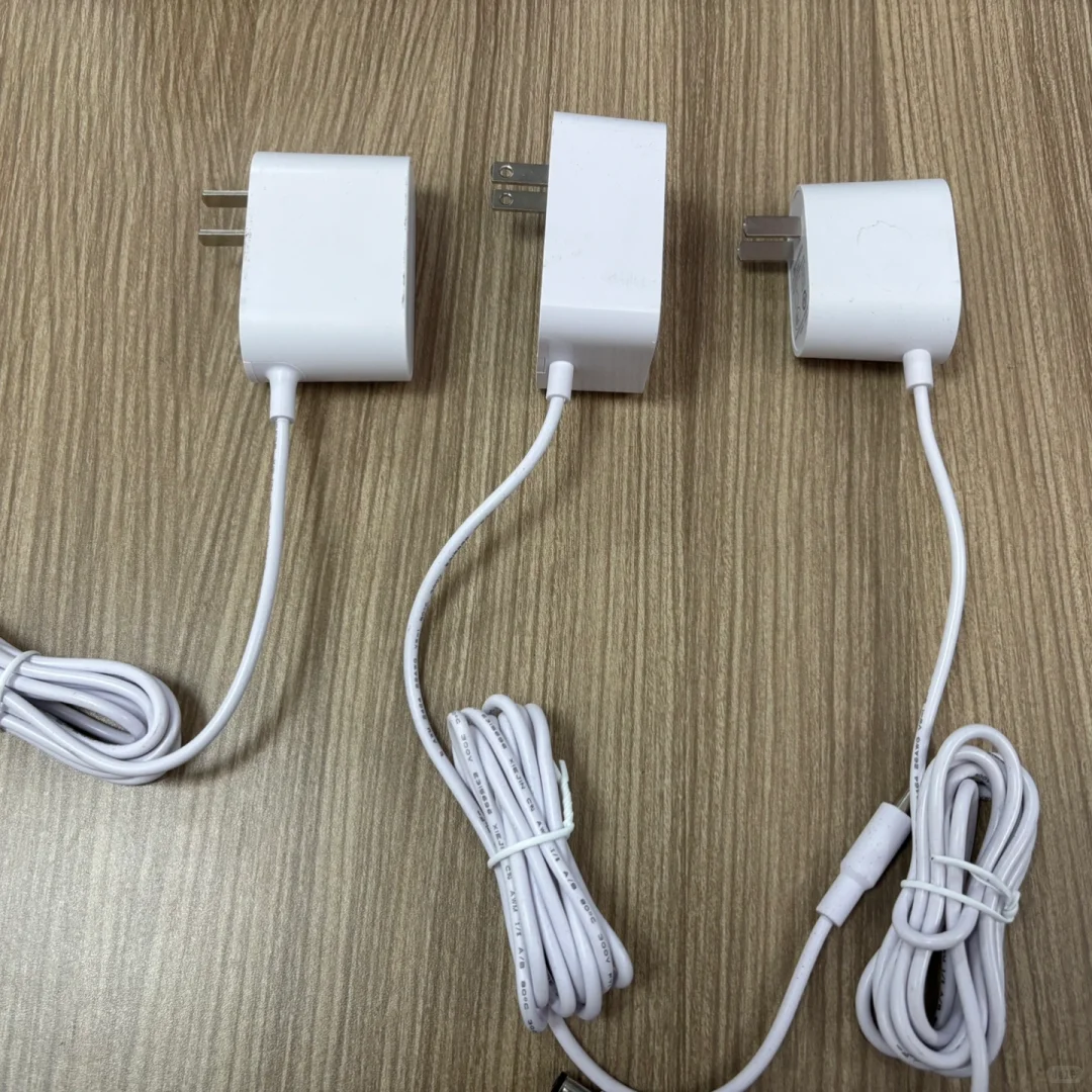 这么小巧外观好看的电源适配器是谁在做！