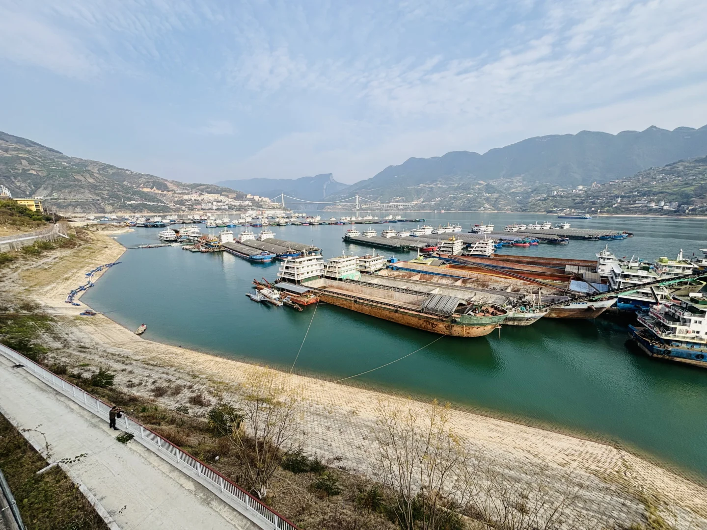 百舸争流 逸兴遄飞 奉节货轮锚地