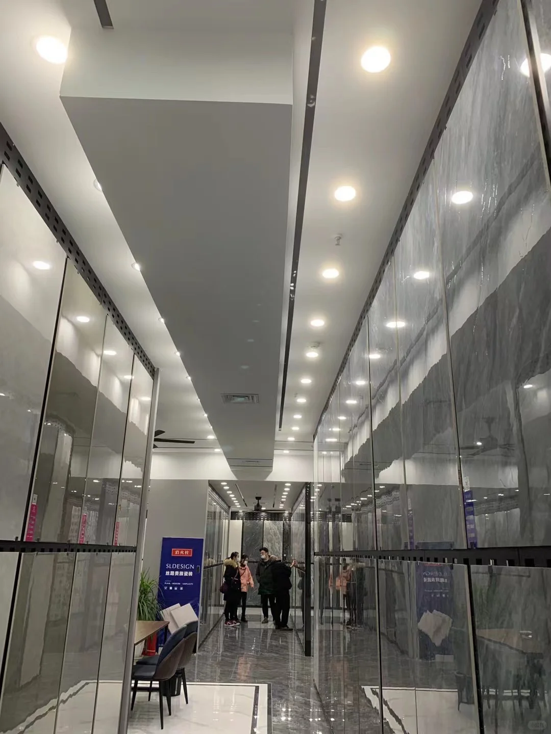 周末来我们瓷砖展厅逛一逛吧