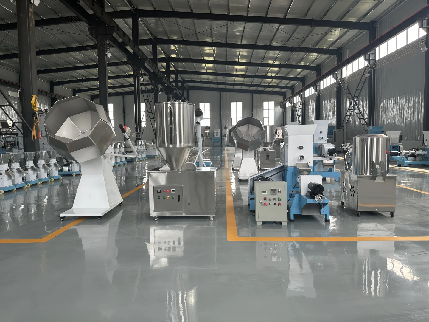 养殖户必备！小型饲料膨化机组！