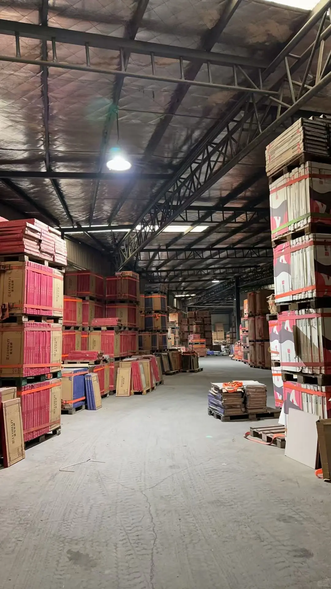 大型瓷砖仓库批发