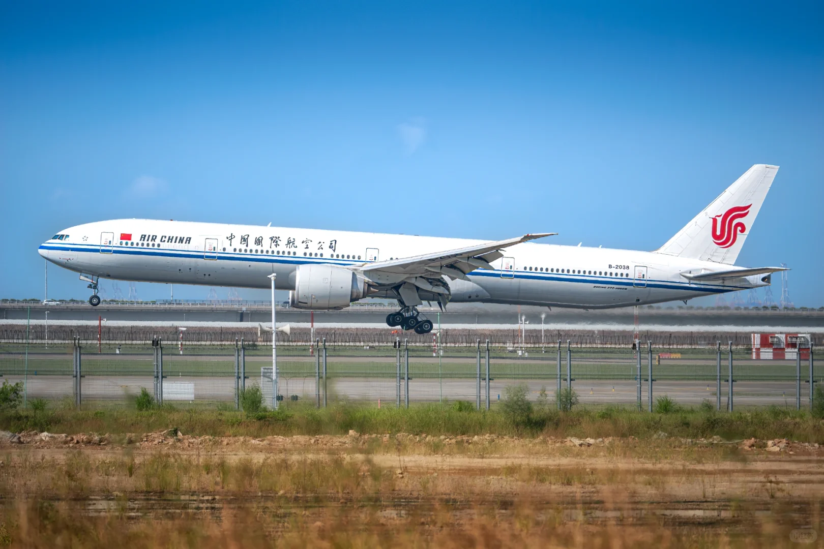 国航次旗舰：“两桶一棍”