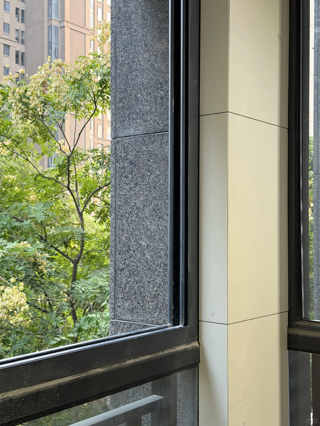 这组「复古花砖+柔纹墙砖」把氛围感焊在墙上