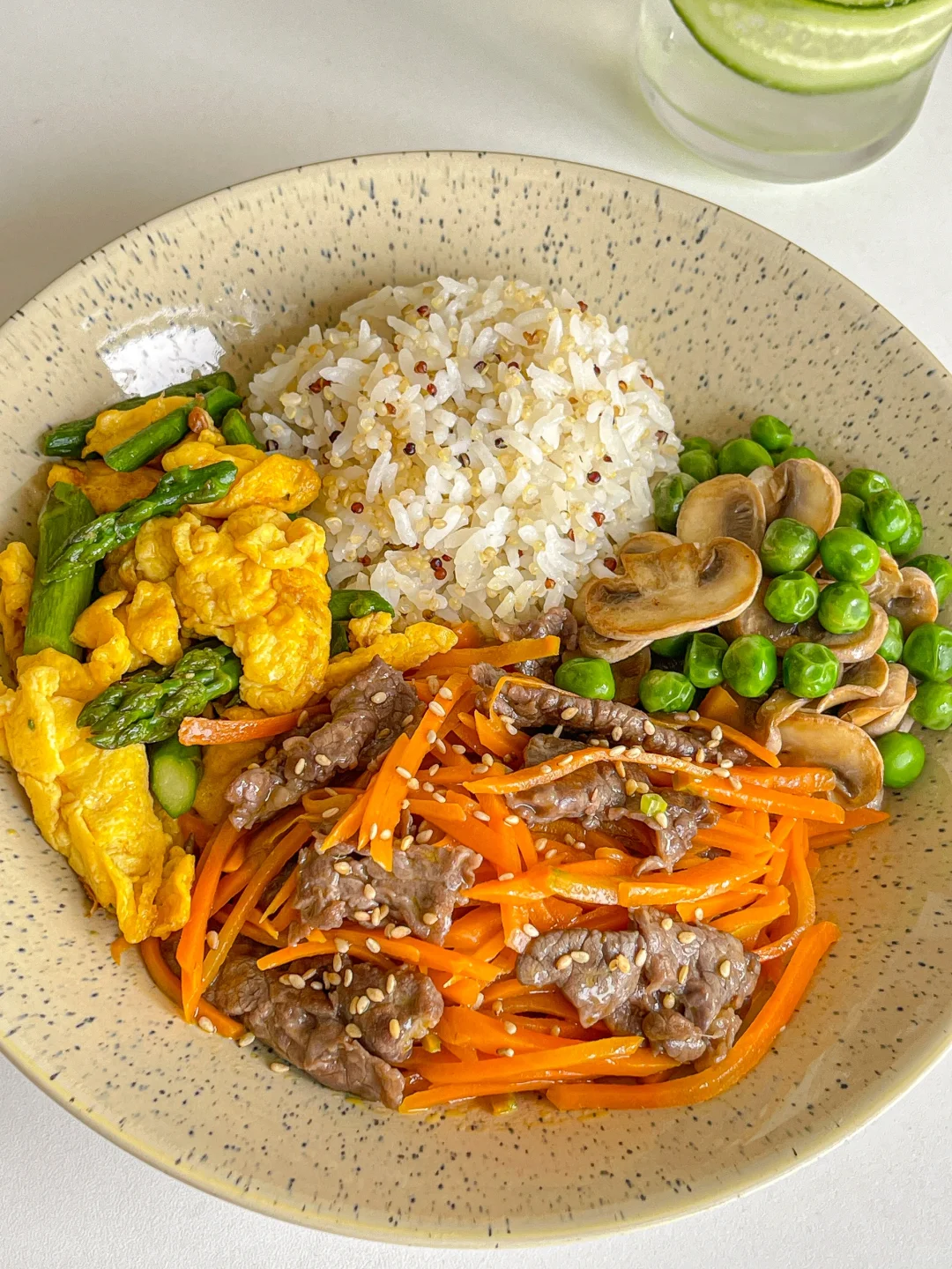 干净饮食?牛肉炒胡萝卜藜麦饭?无糖汽水