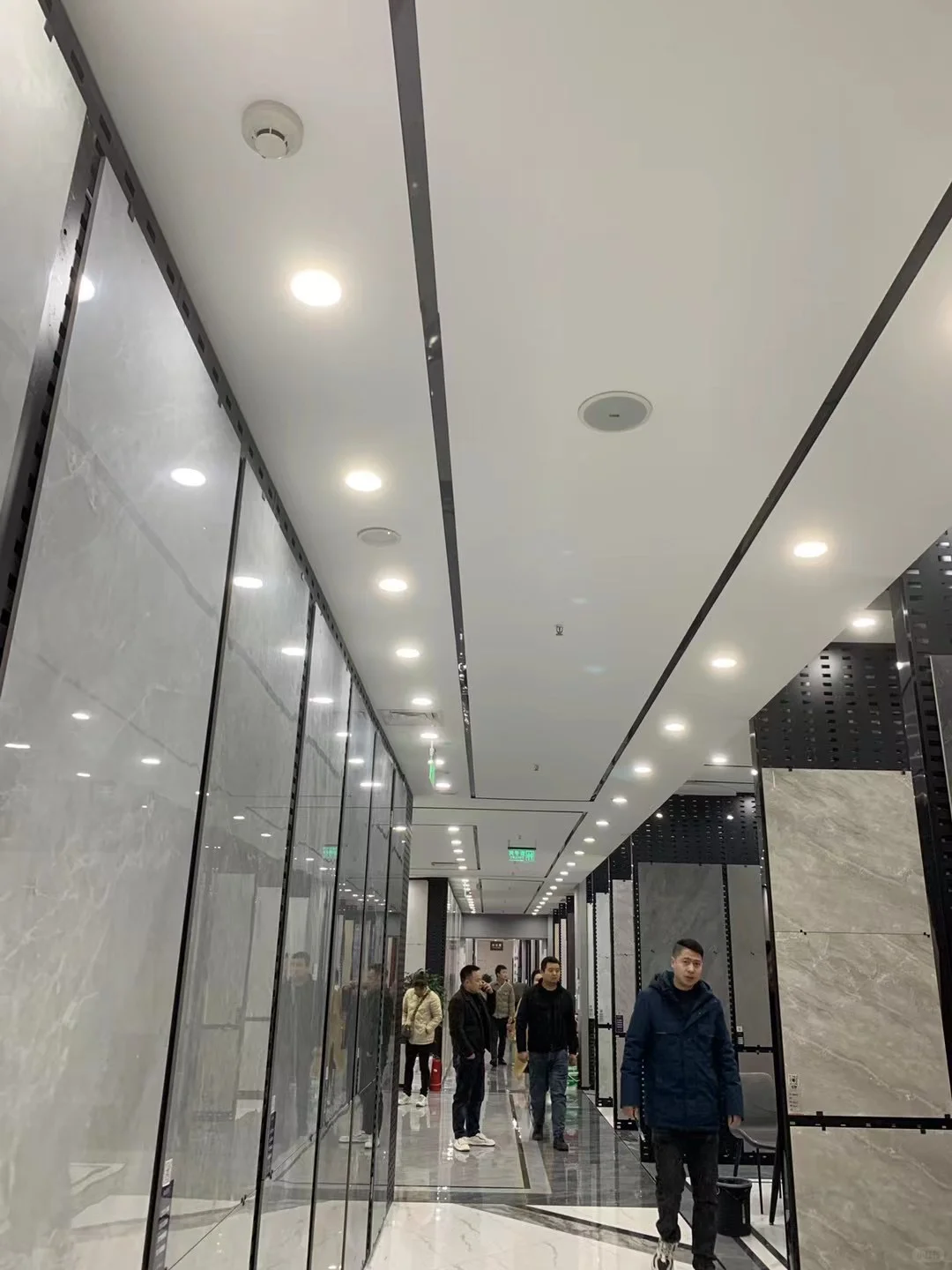 周末来我们瓷砖展厅逛一逛吧