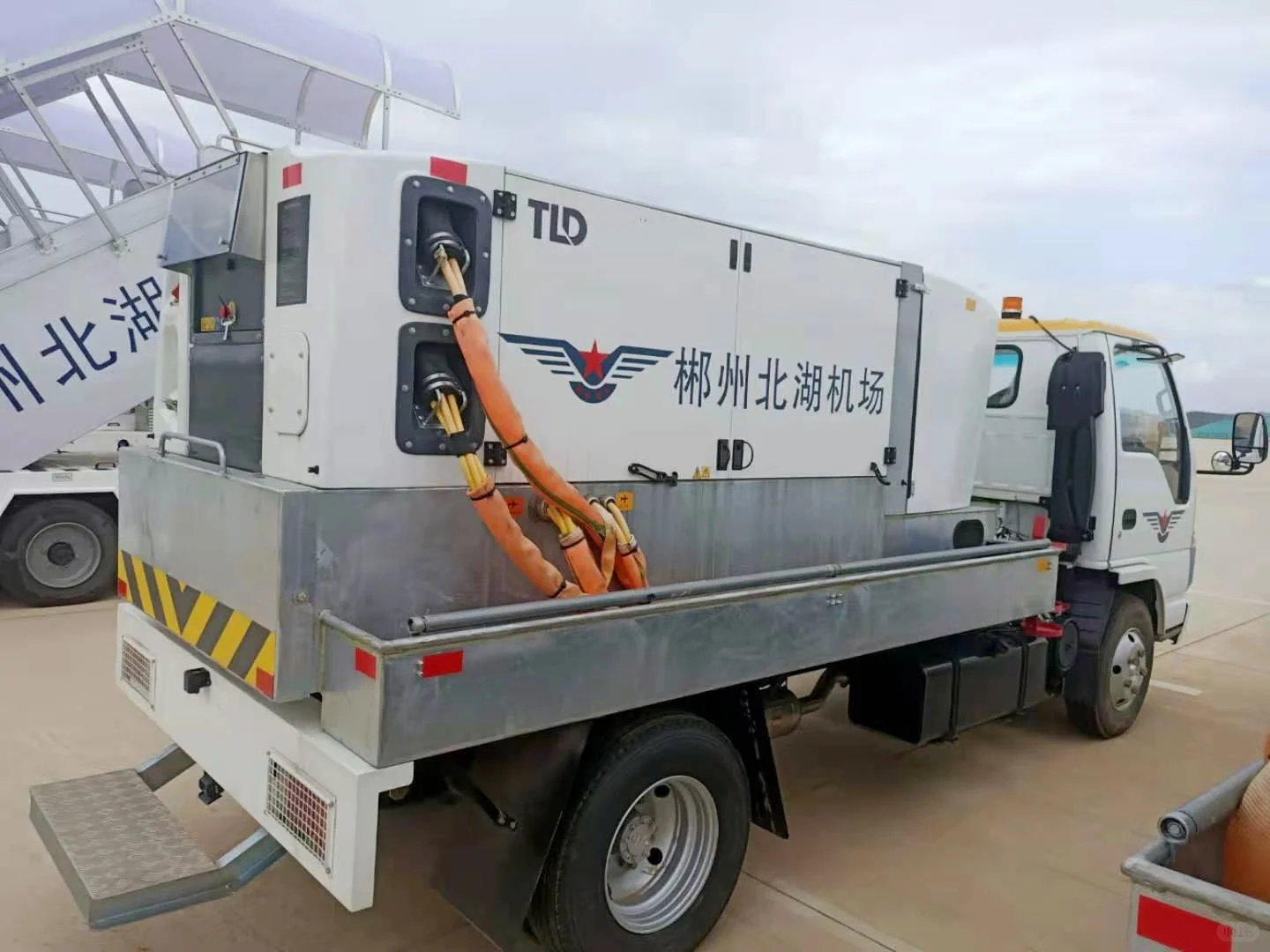 不起眼的飞机拖车，凭什么比劳斯莱斯还贵