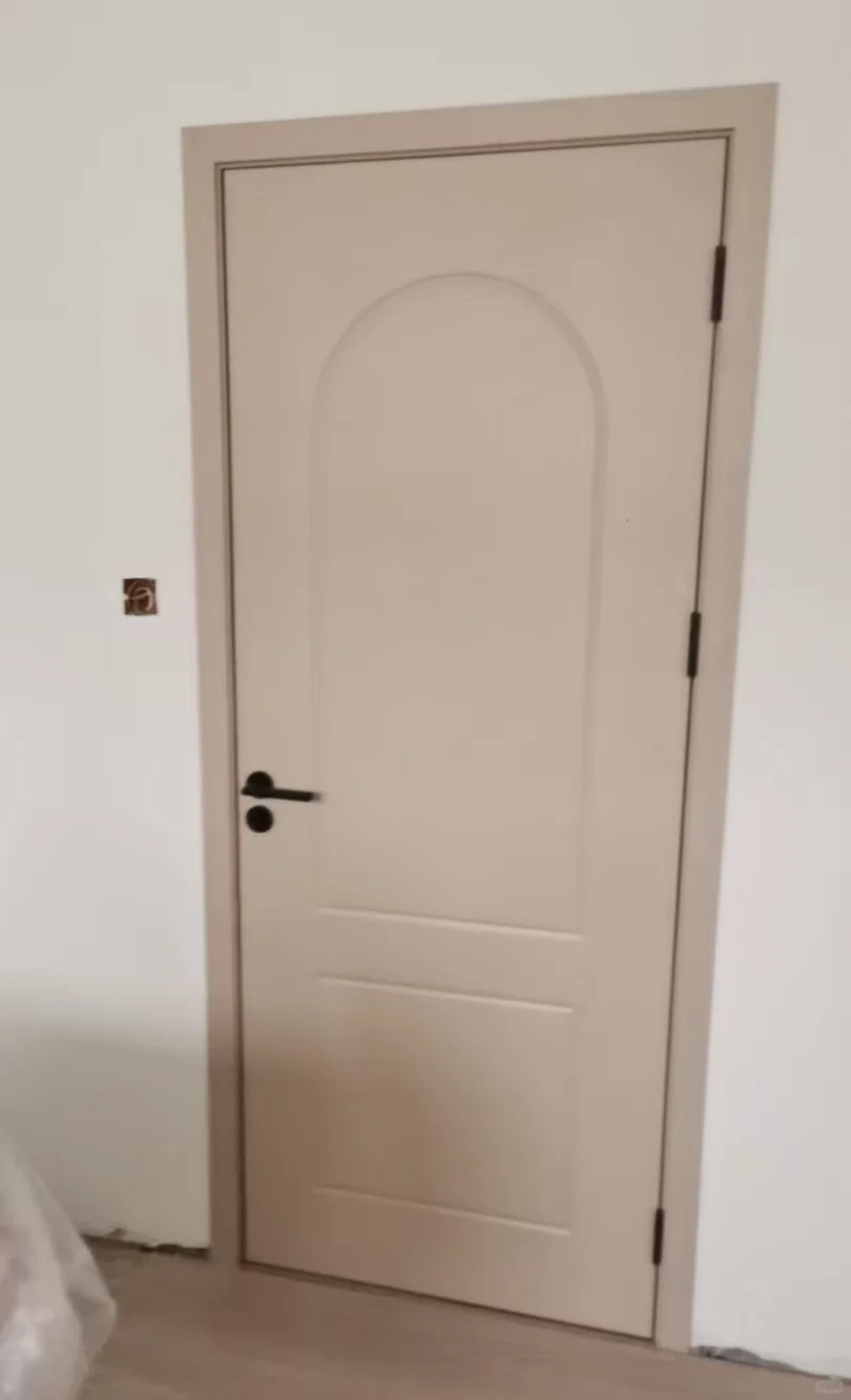 橡木实木烤漆门。白色黑色灰色奶油风