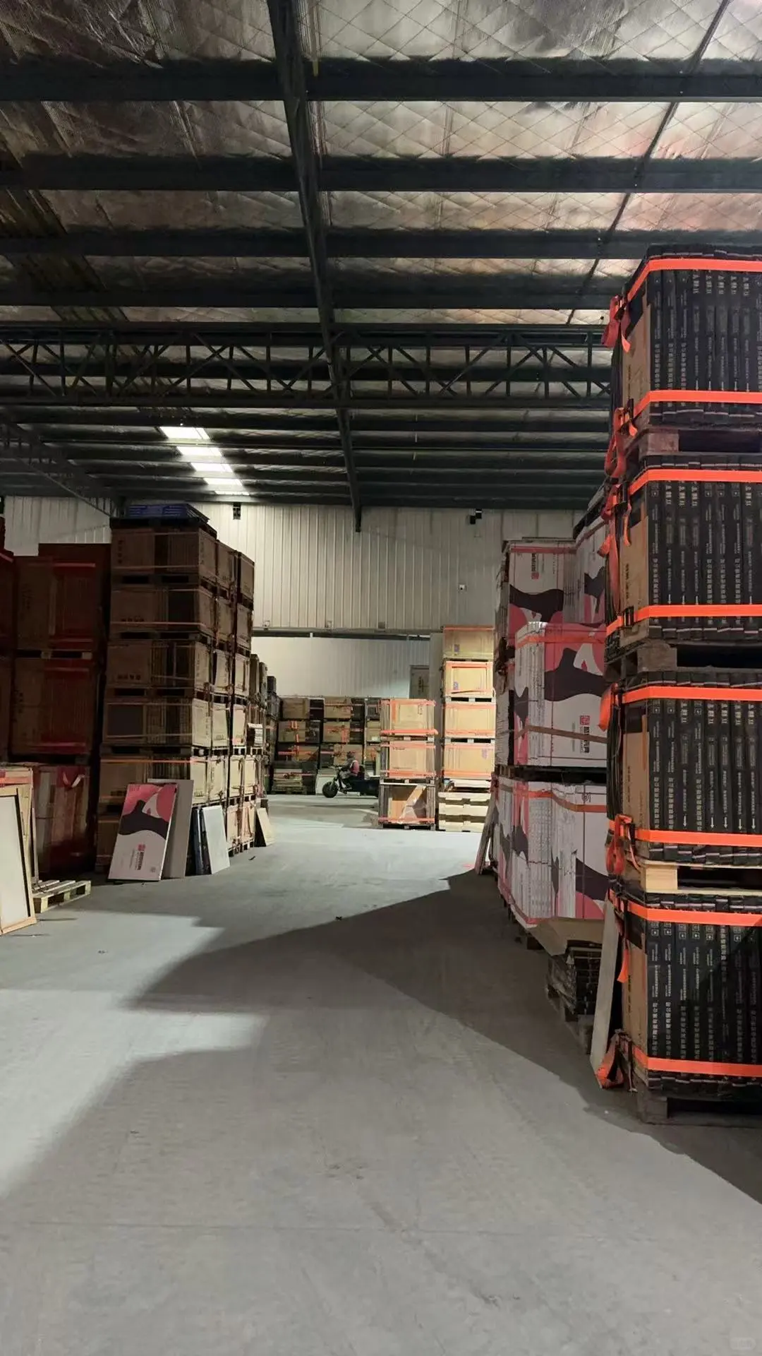 大型瓷砖仓库批发