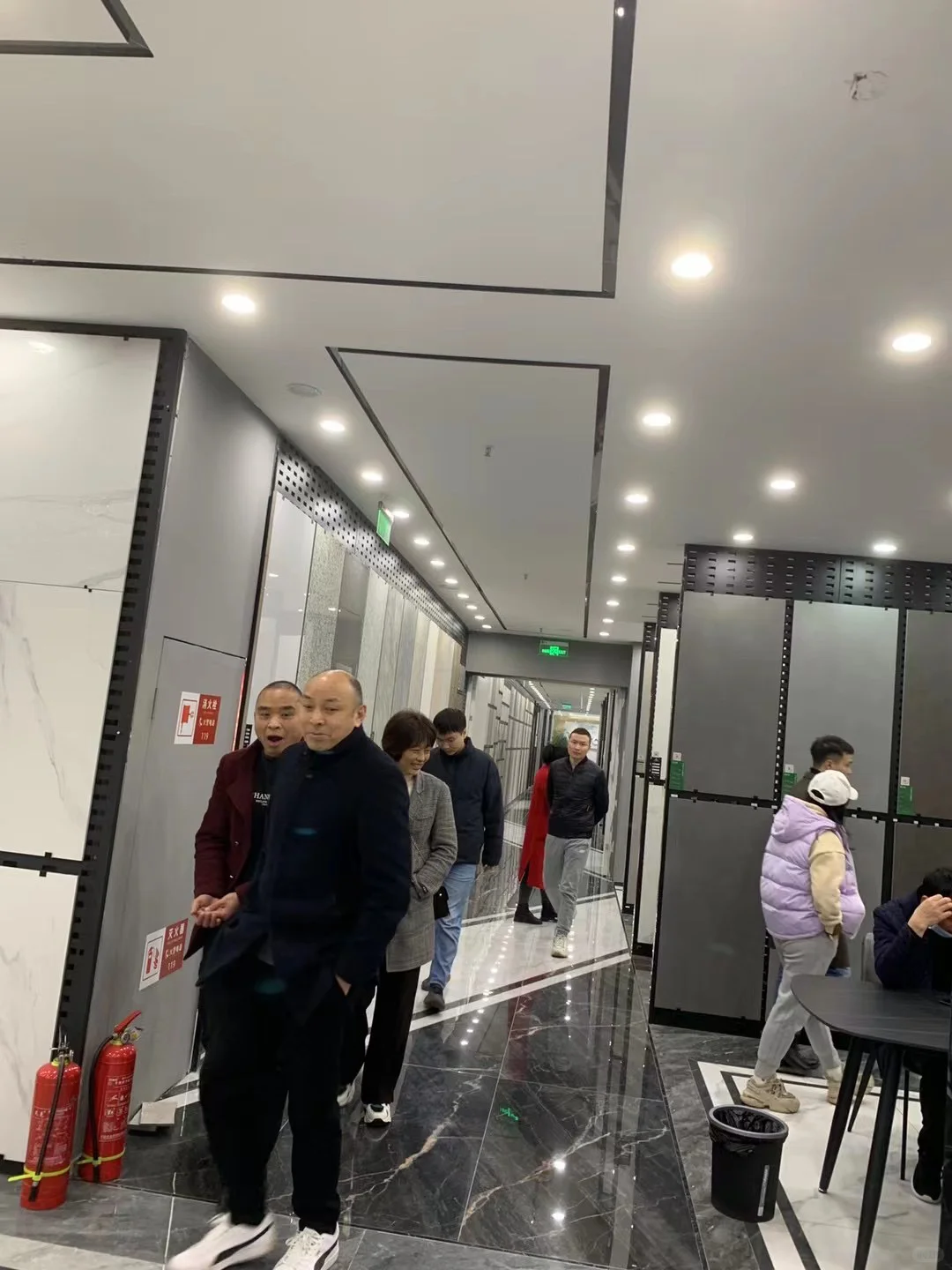 周末来我们瓷砖展厅逛一逛吧