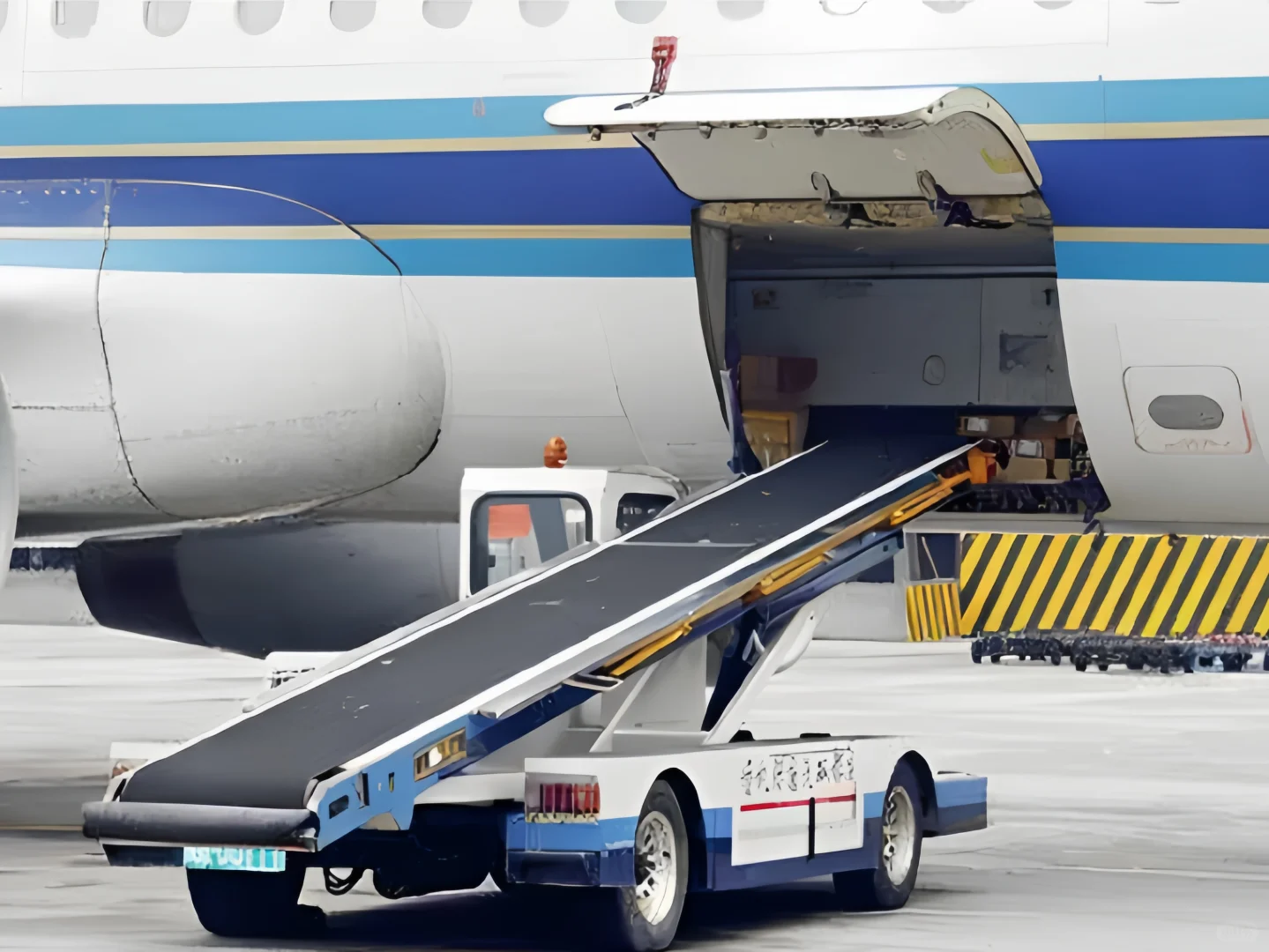 不起眼的飞机拖车，凭什么比劳斯莱斯还贵