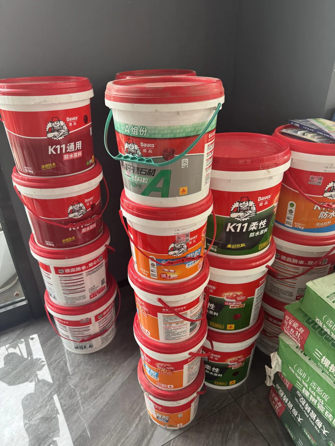 95后夫妻在晋江磁灶卖砖