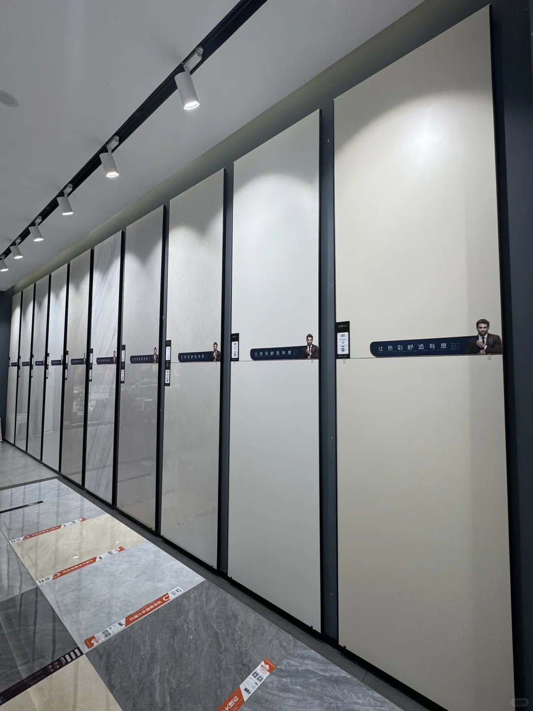 95后夫妻在晋江磁灶卖砖