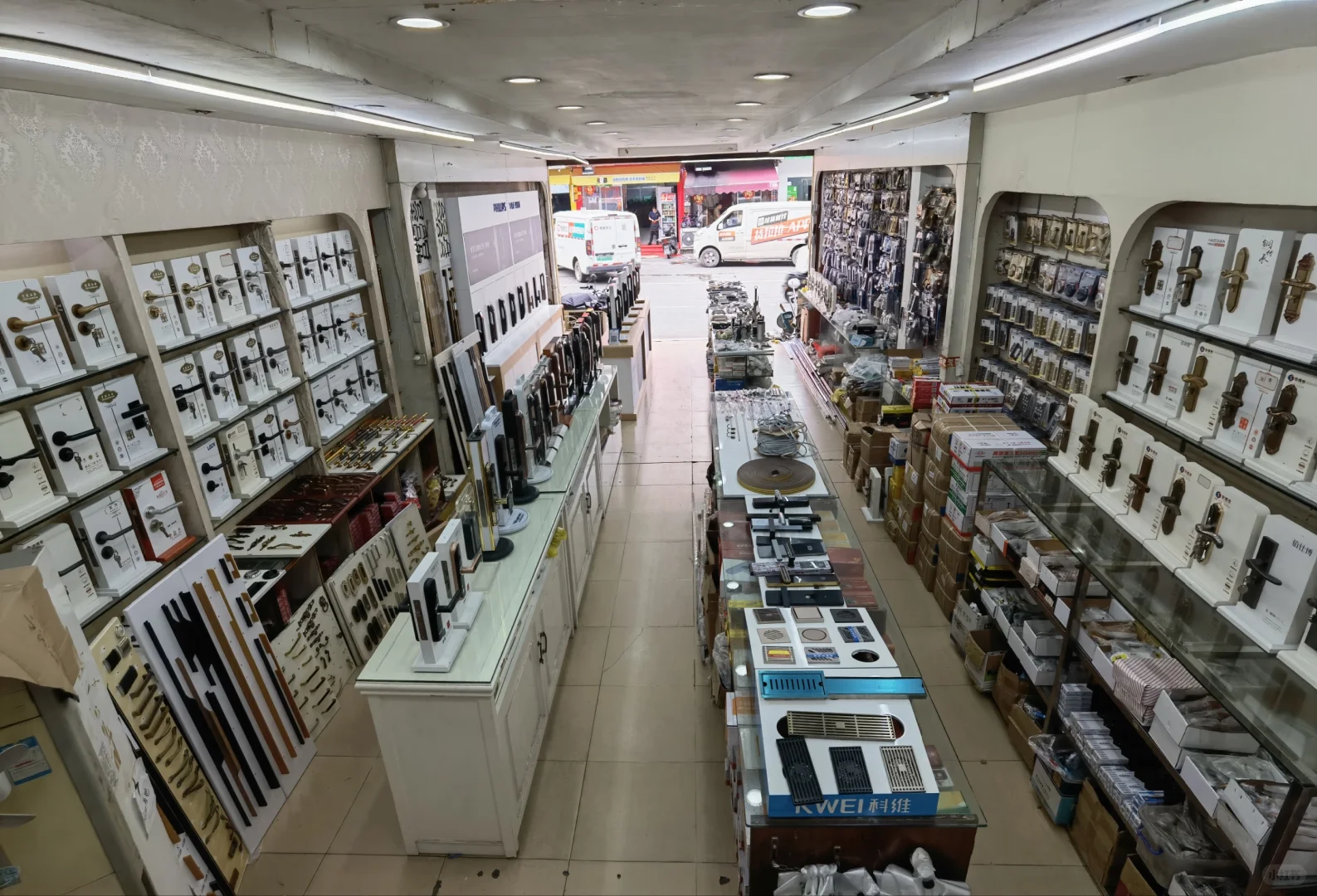 南宁快环建材市场智能锁、机械锁、五金批发